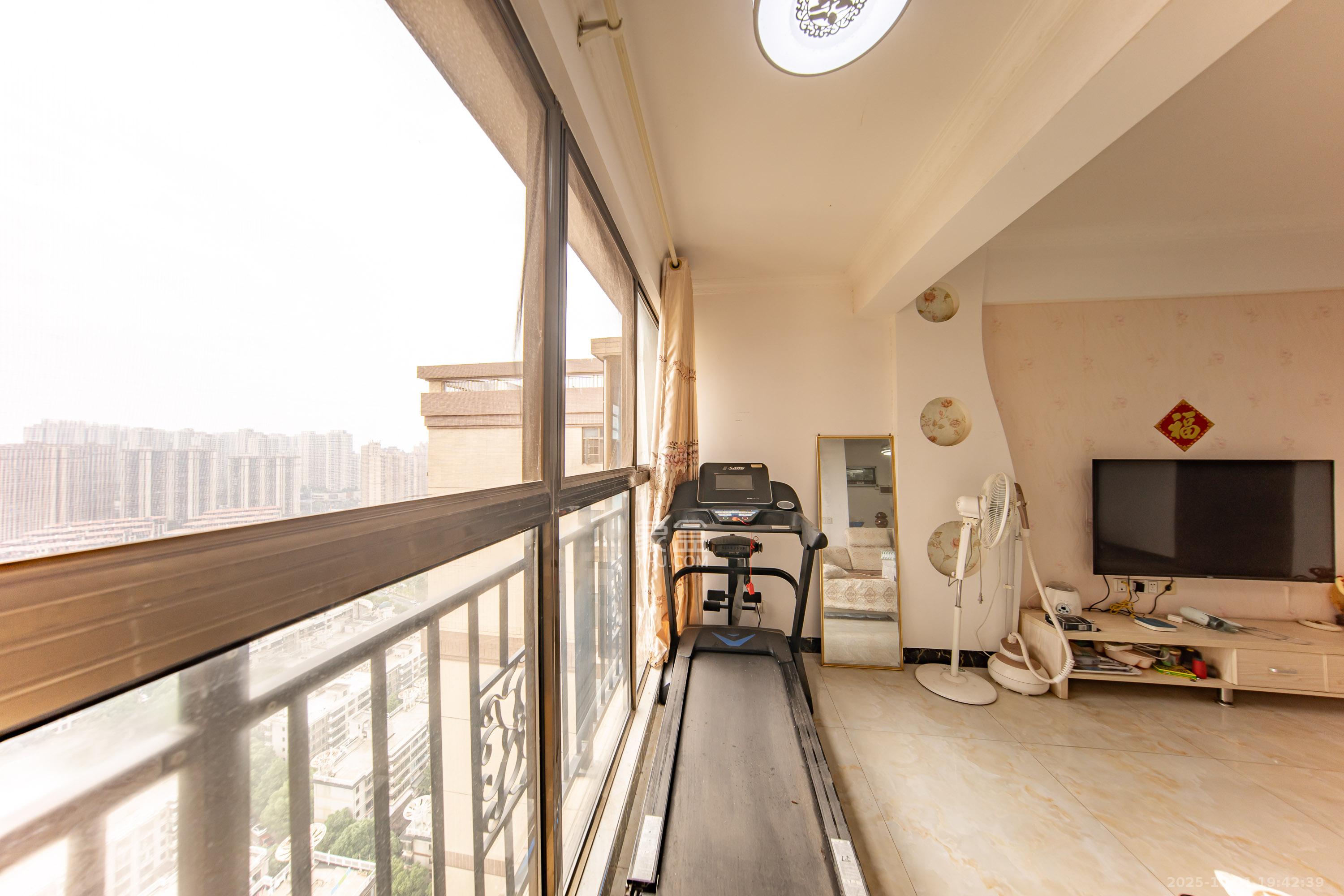 江山帝景雅典 3室2厅2卫 108.0万 江山帝景雅典 3室2厅2卫 108.0万阳台