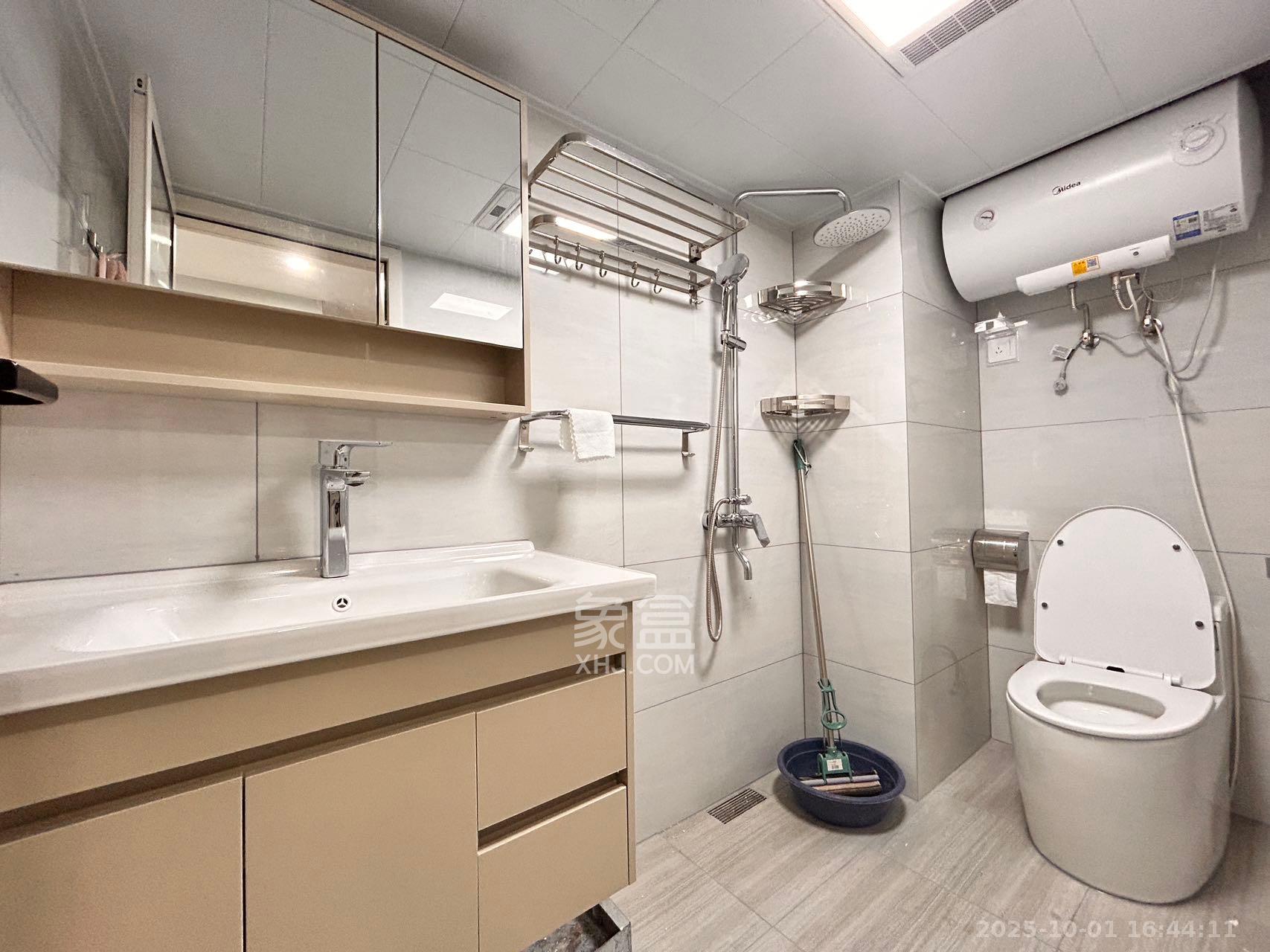 时代MOMA云PARK 2室1厅1卫 2400.0元/月 时代MOMA云PARK 2室1厅1卫 2400.0元/月室内图