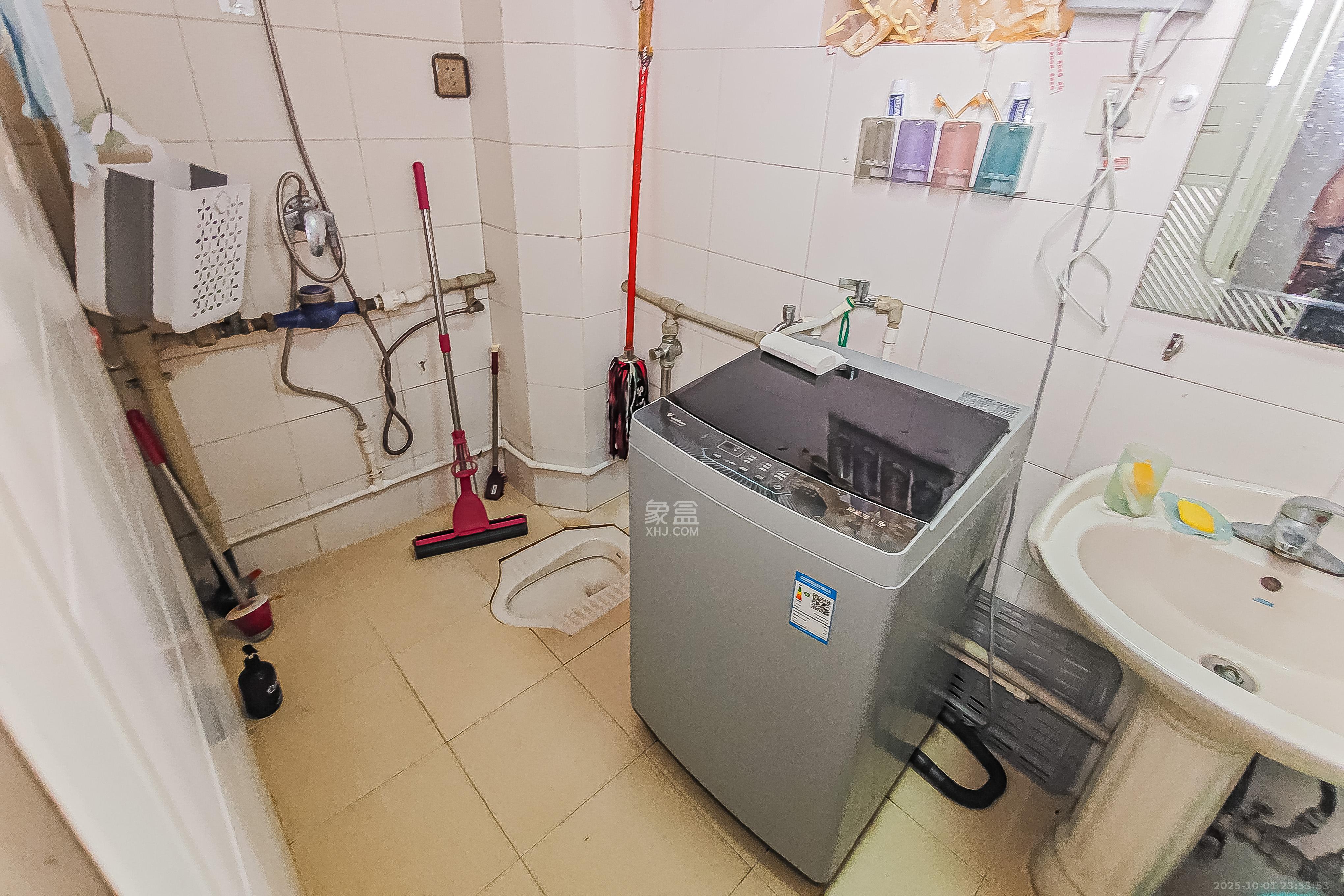 鸿信大厦 4室2厅2卫 208.0万 鸿信大厦 4室2厅2卫 208.0万卫生间