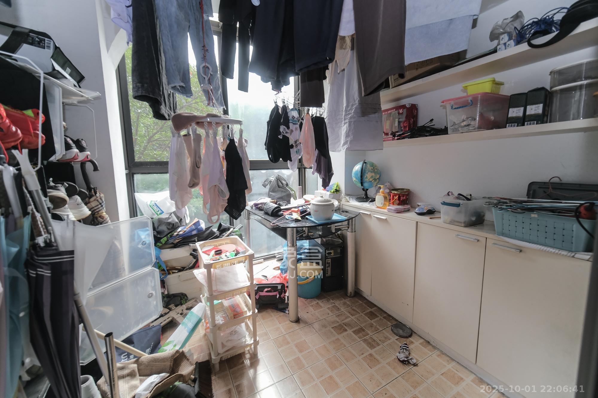 郡原居里 3室2厅2卫 75.0万 郡原居里 3室2厅2卫 75.0万阳台