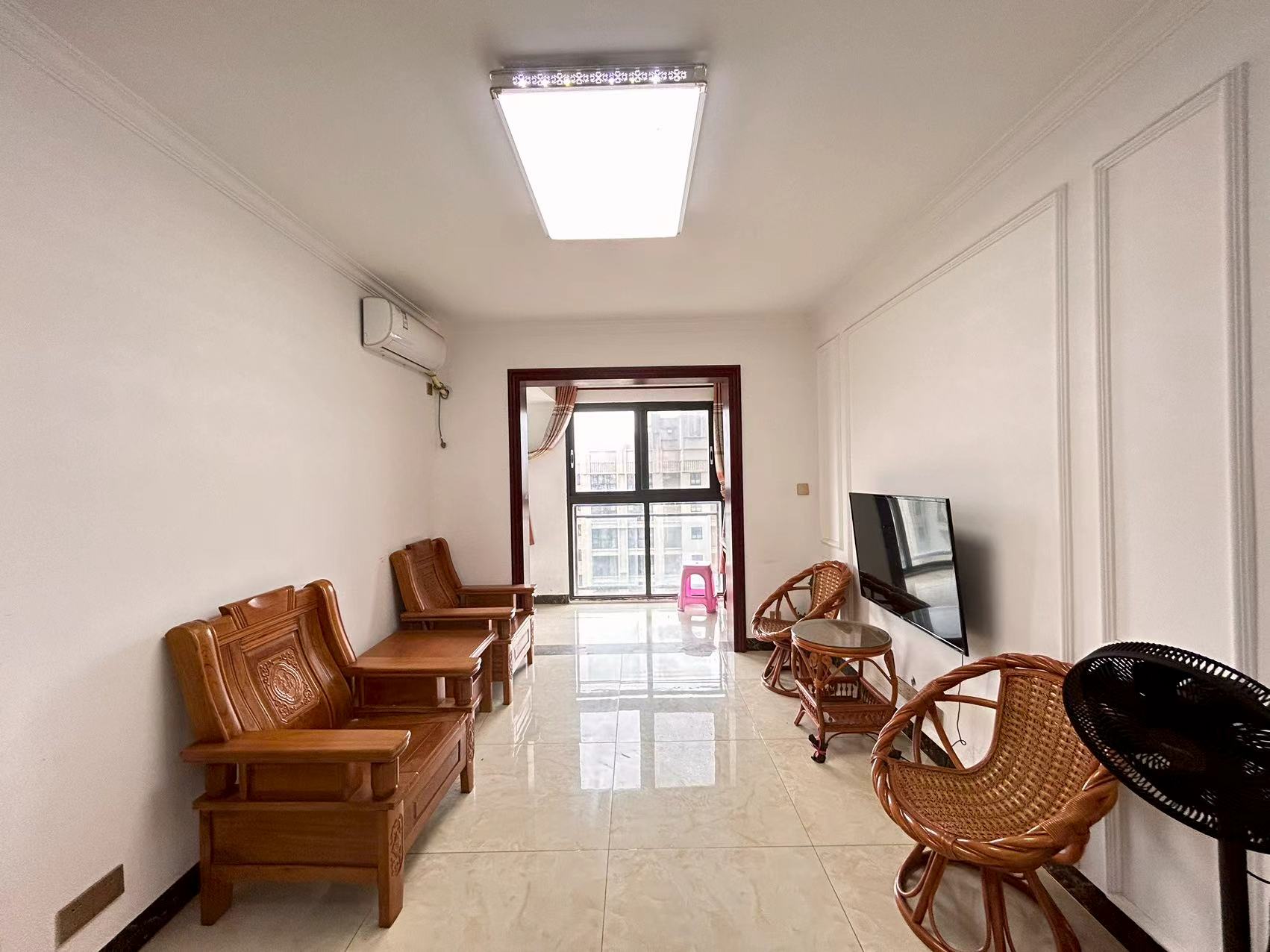 滨海新天地 1室1厅1卫 1600.00元/月 滨海新天地 1室1厅1卫 1600.00元/月室内图