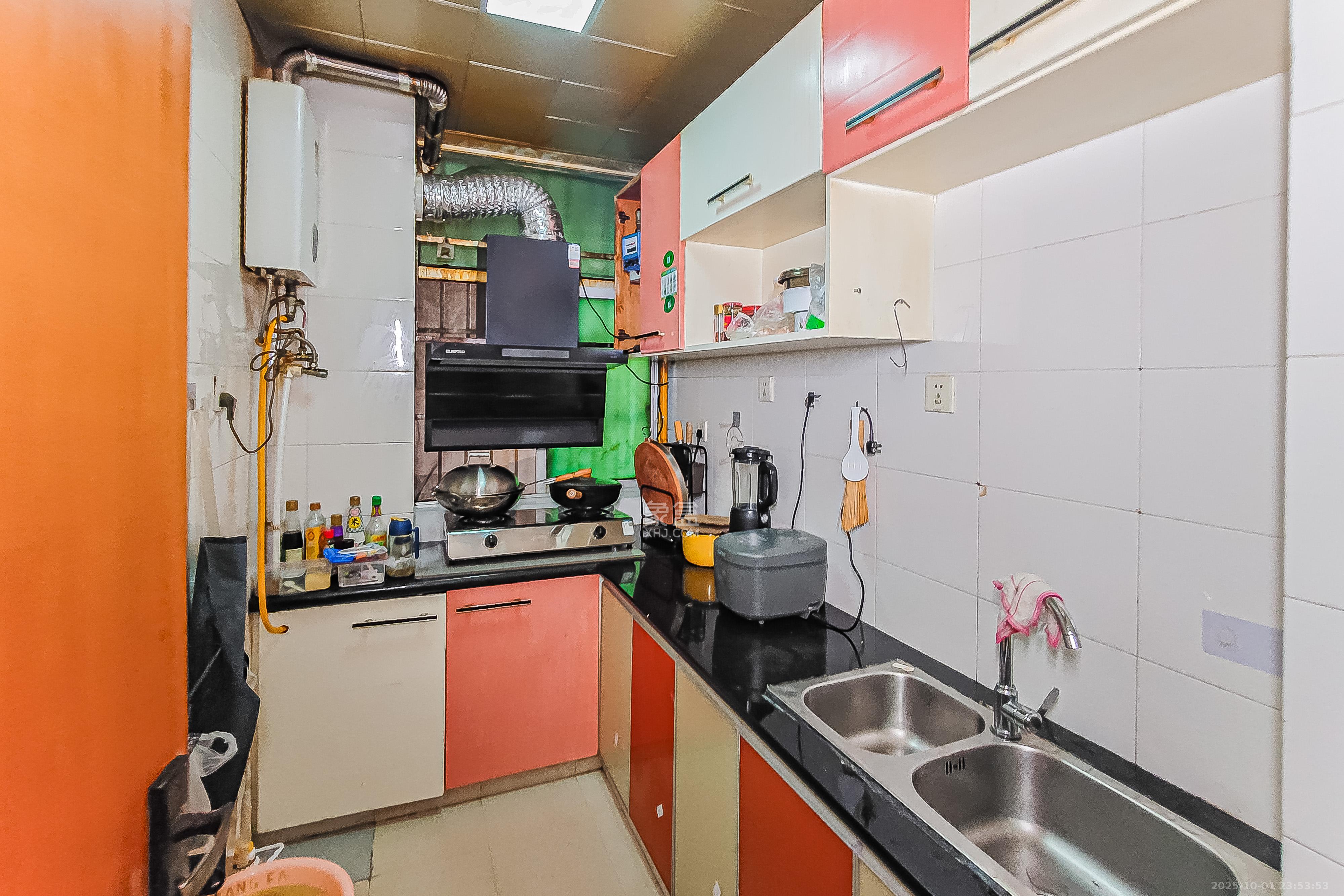 鸿信大厦 4室2厅2卫 208.0万 鸿信大厦 4室2厅2卫 208.0万厨房