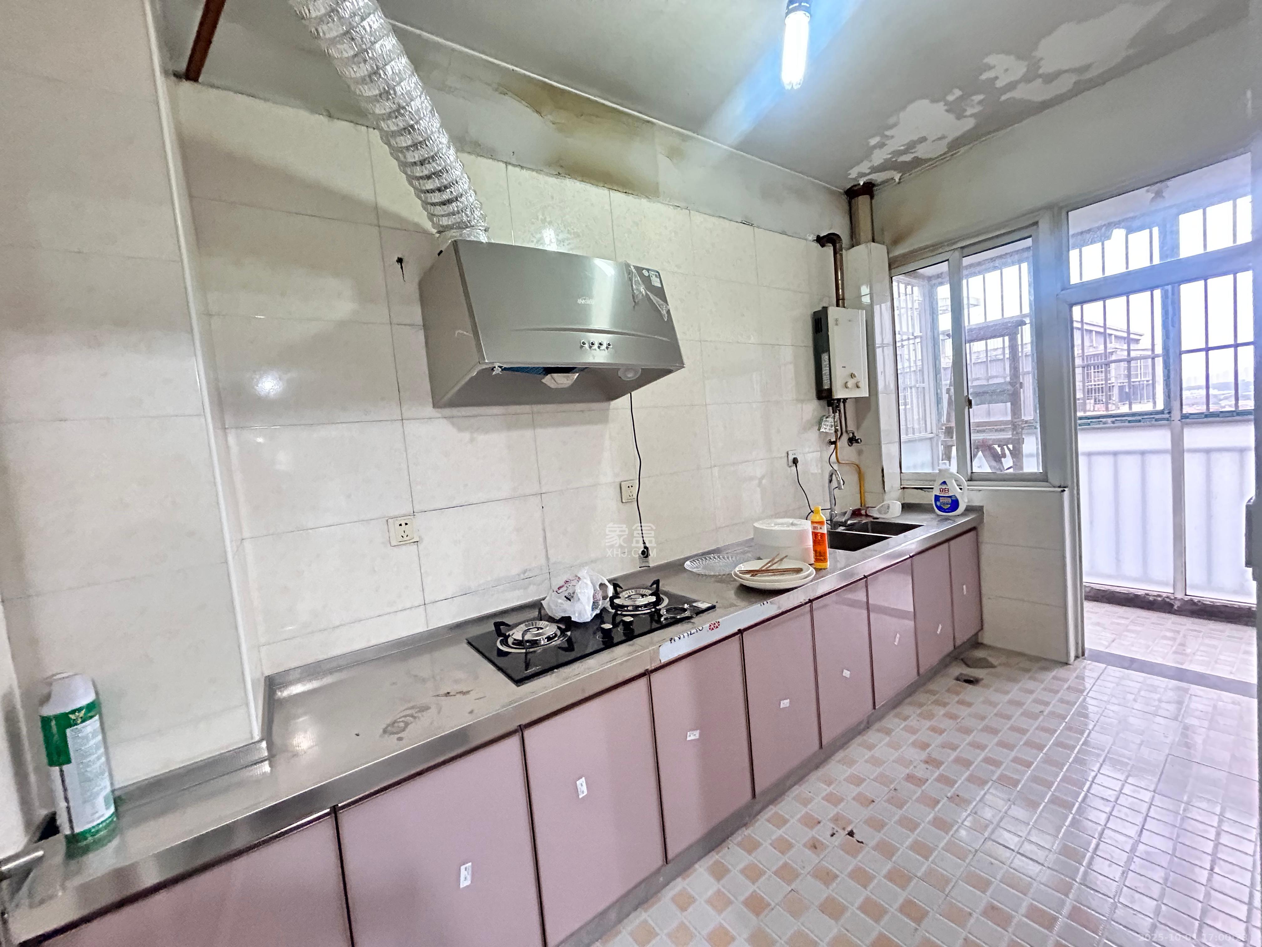 红树湾 2室2厅1卫 1800.0元/月 红树湾 2室2厅1卫 1800.0元/月室内图