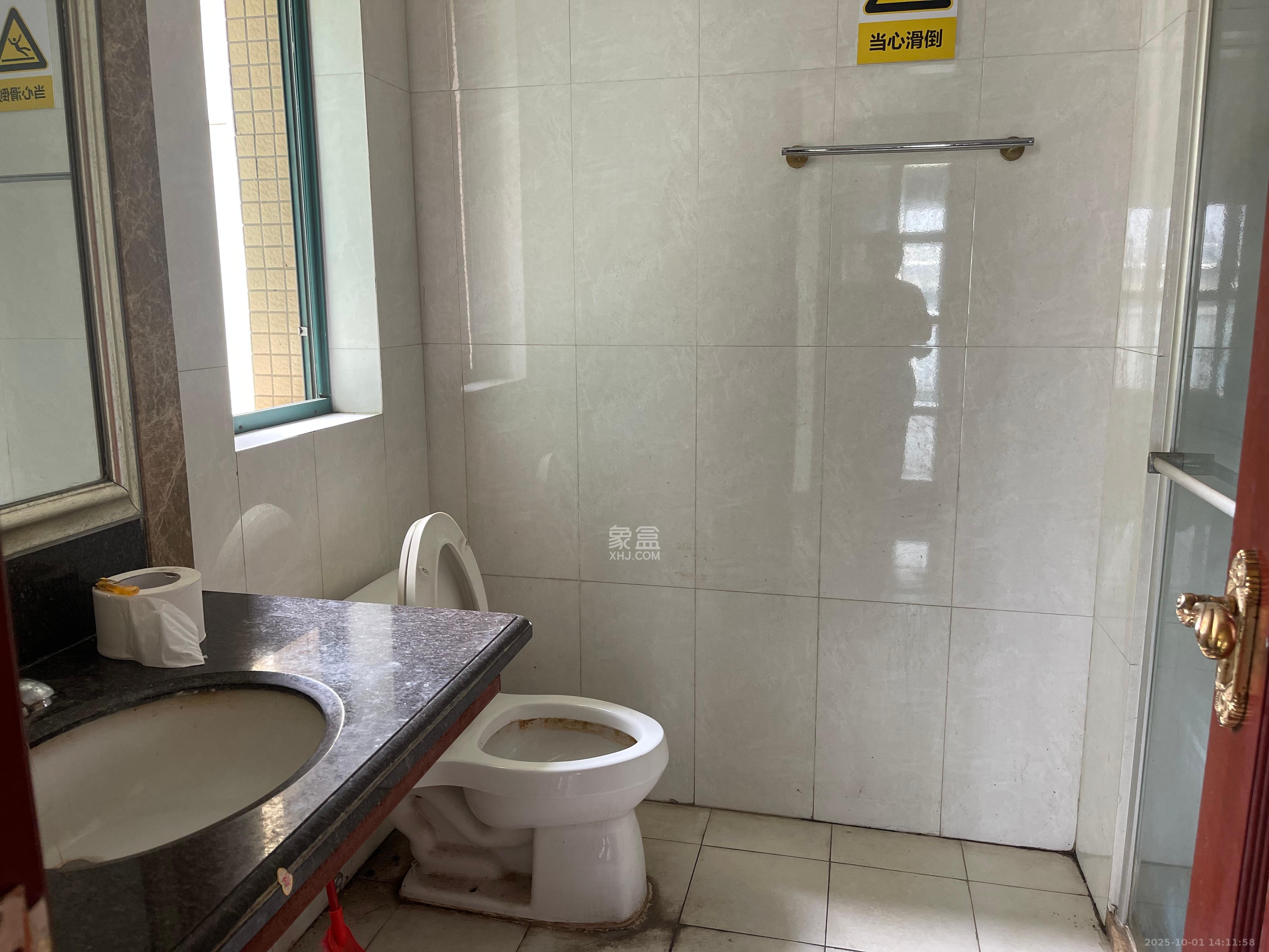 恒大城  1室3厅1卫    2200.0元/月室内图