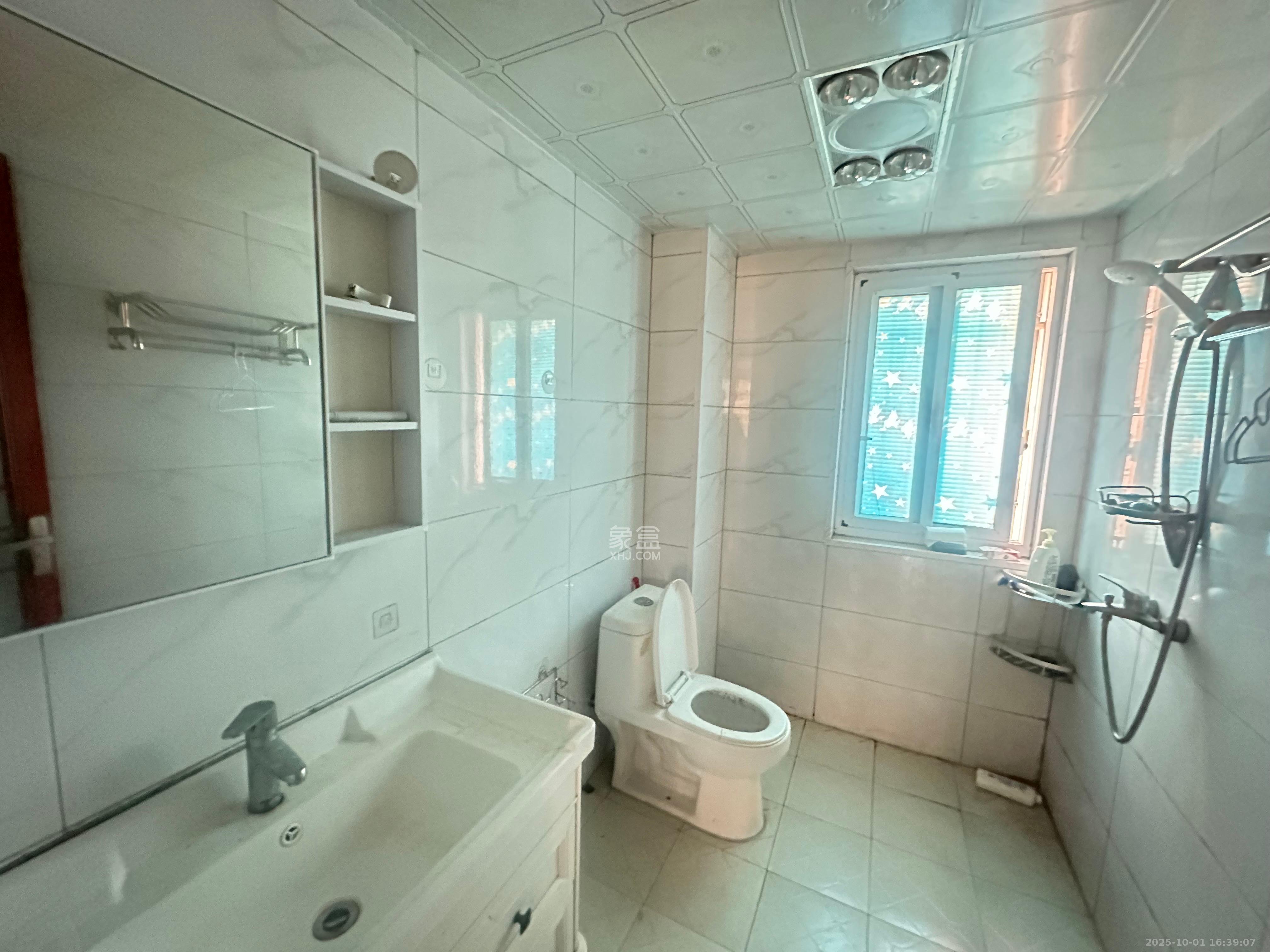 桥头家苑一期 3室2厅2卫 1900.0元/月 桥头家苑一期 3室2厅2卫 1900.0元/月室内图