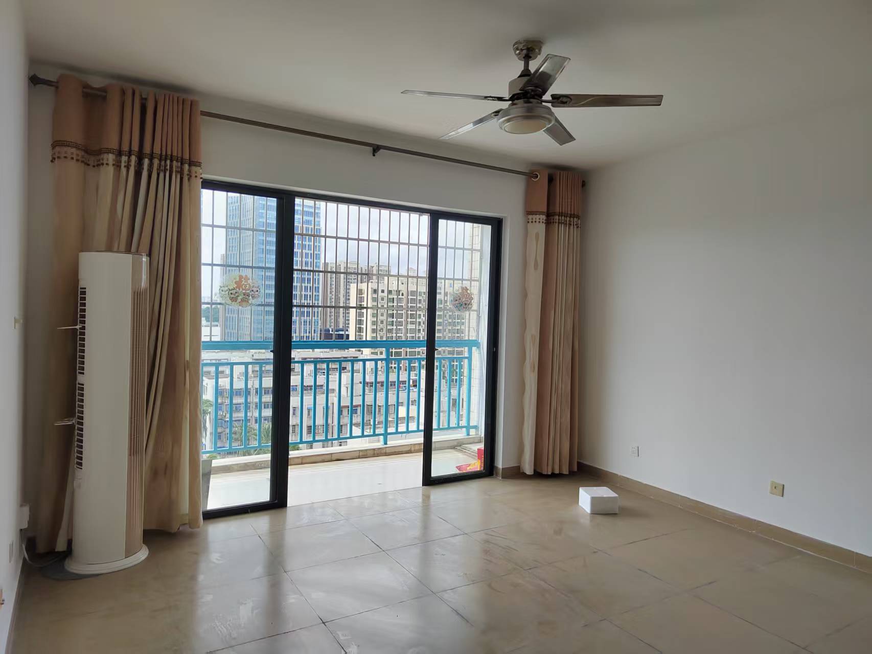 金海广场 3室2厅1卫 2700.0元/月 金海广场 3室2厅1卫 2700.0元/月室内图