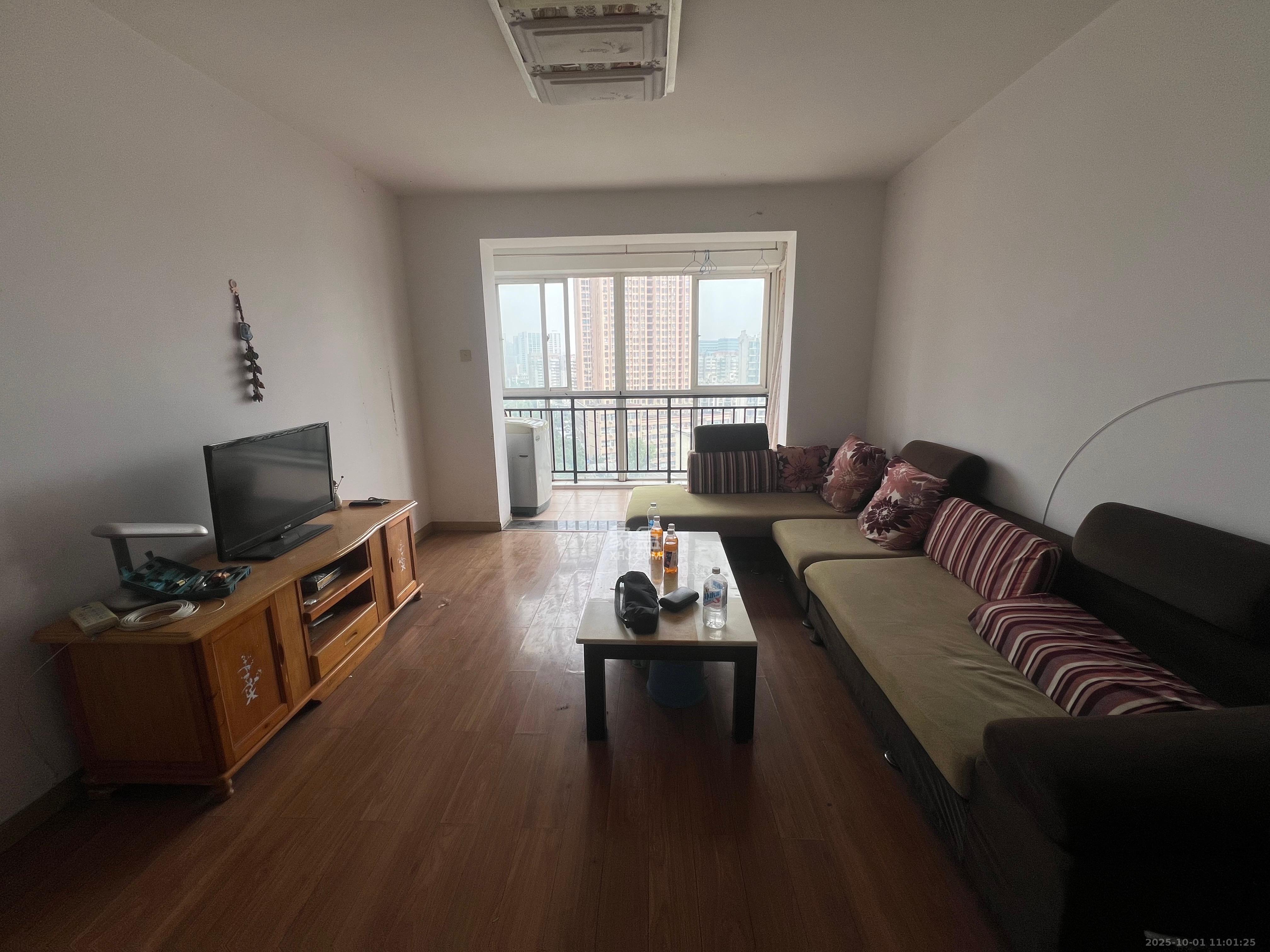 龙王港社区 3室2厅1卫 2600.0元/月 龙王港社区 3室2厅1卫 2600.0元/月室内图