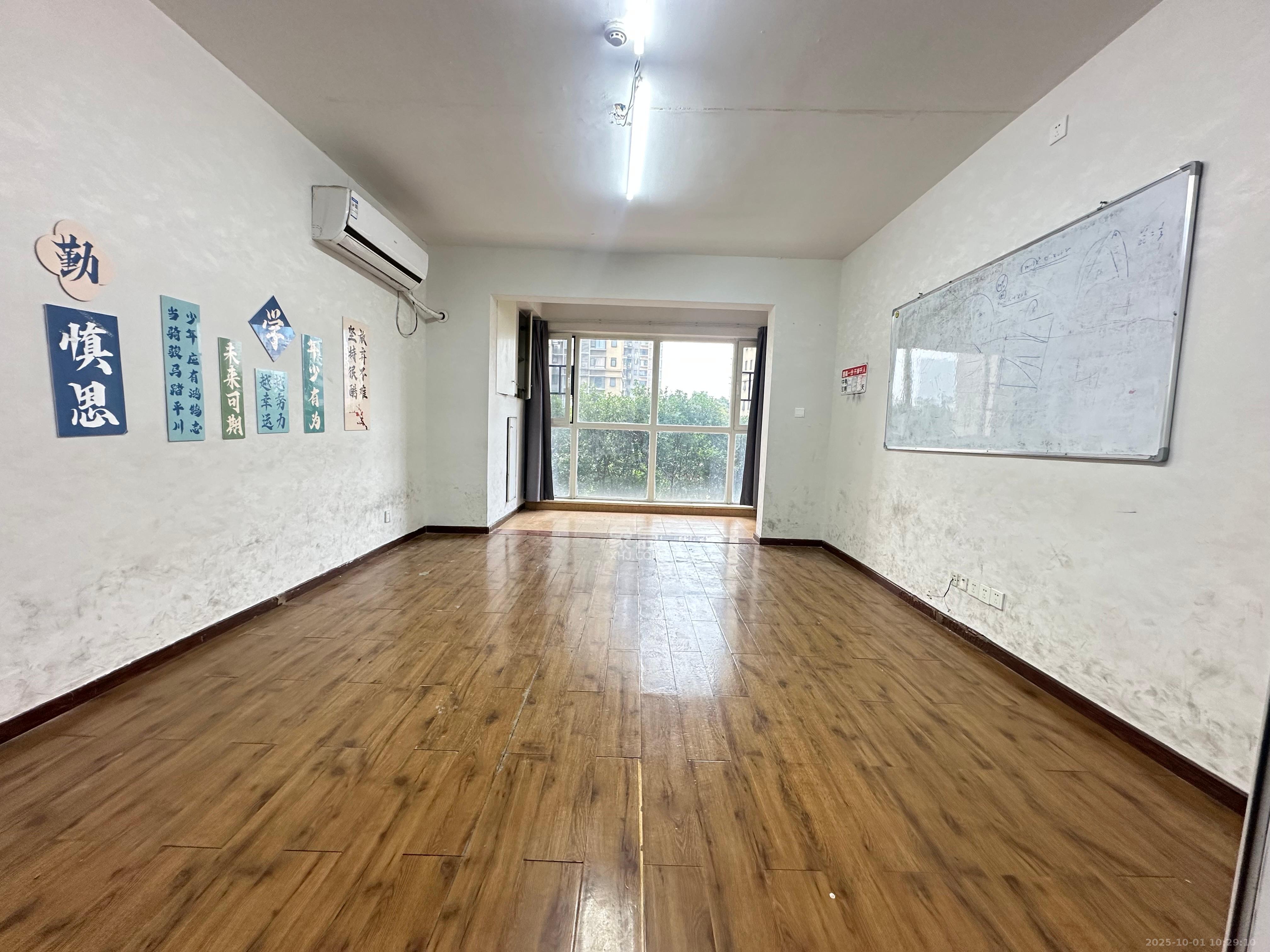 北辰三角洲E6区  4室2厅1卫    5200.0元/月室内图