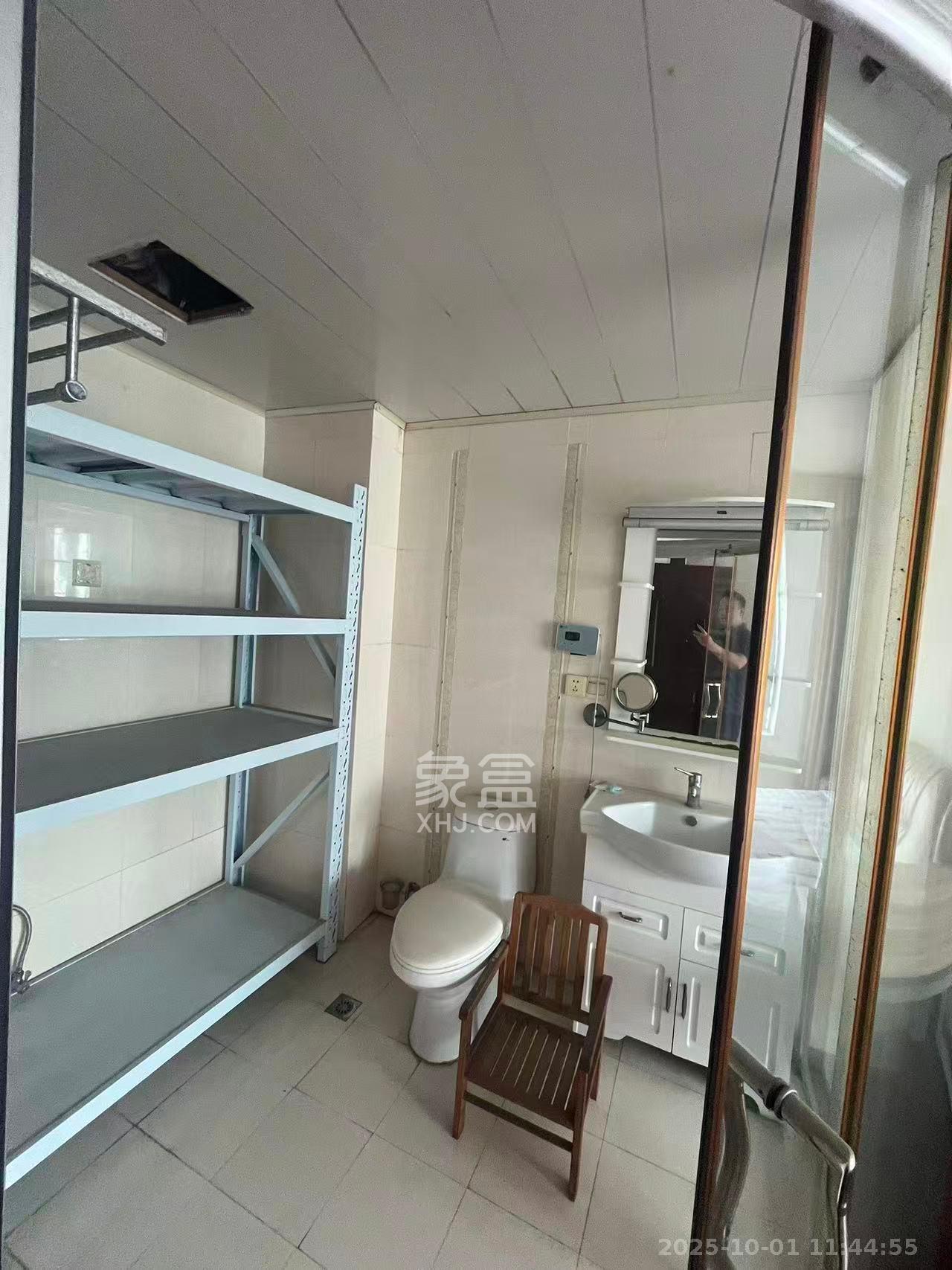 满庭芳小区 3室2厅2卫 2300.0元/月 满庭芳小区 3室2厅2卫 2300.0元/月室内图