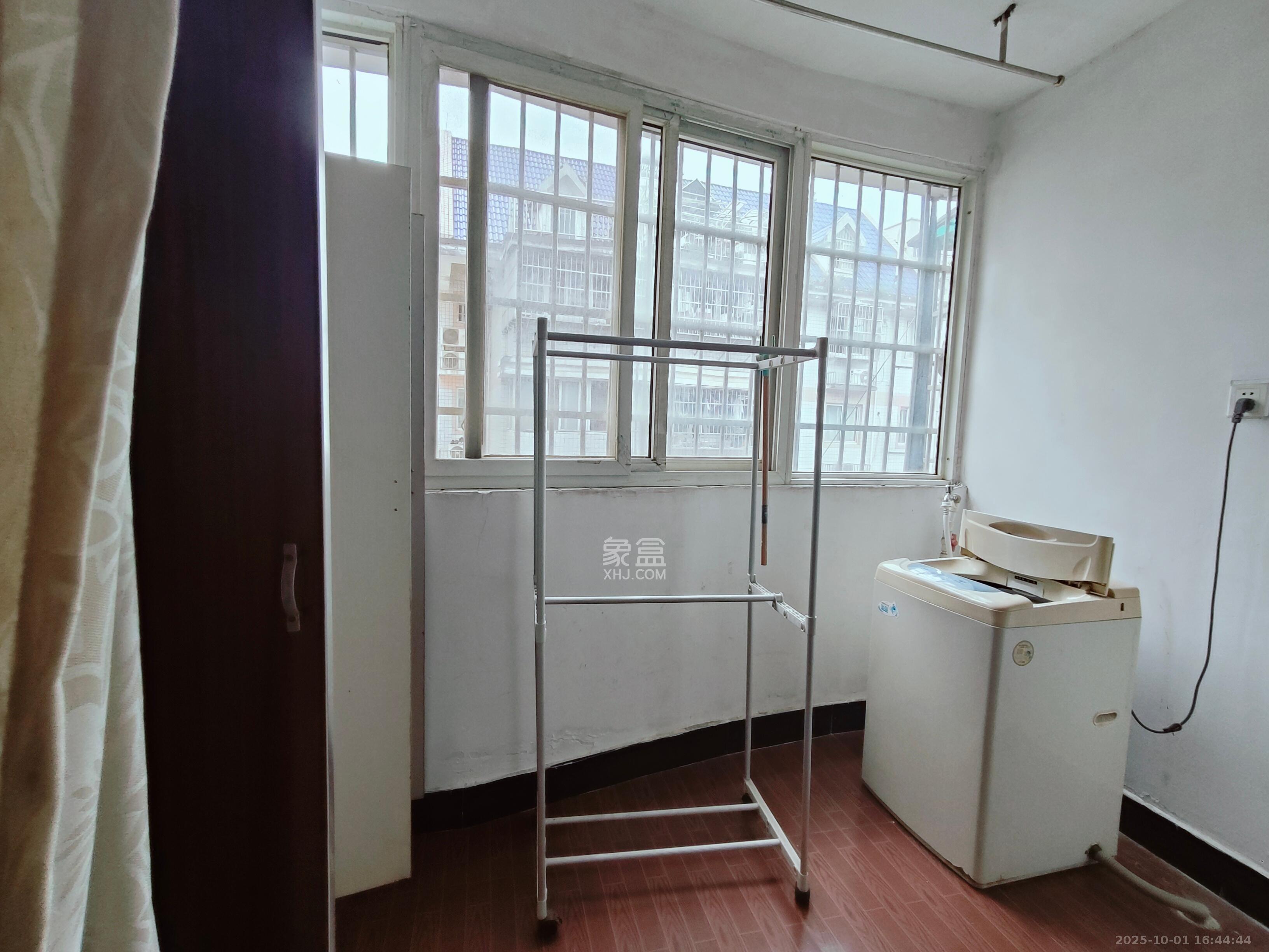 成达花园  1室1厅1卫    1100.0元/月室内图