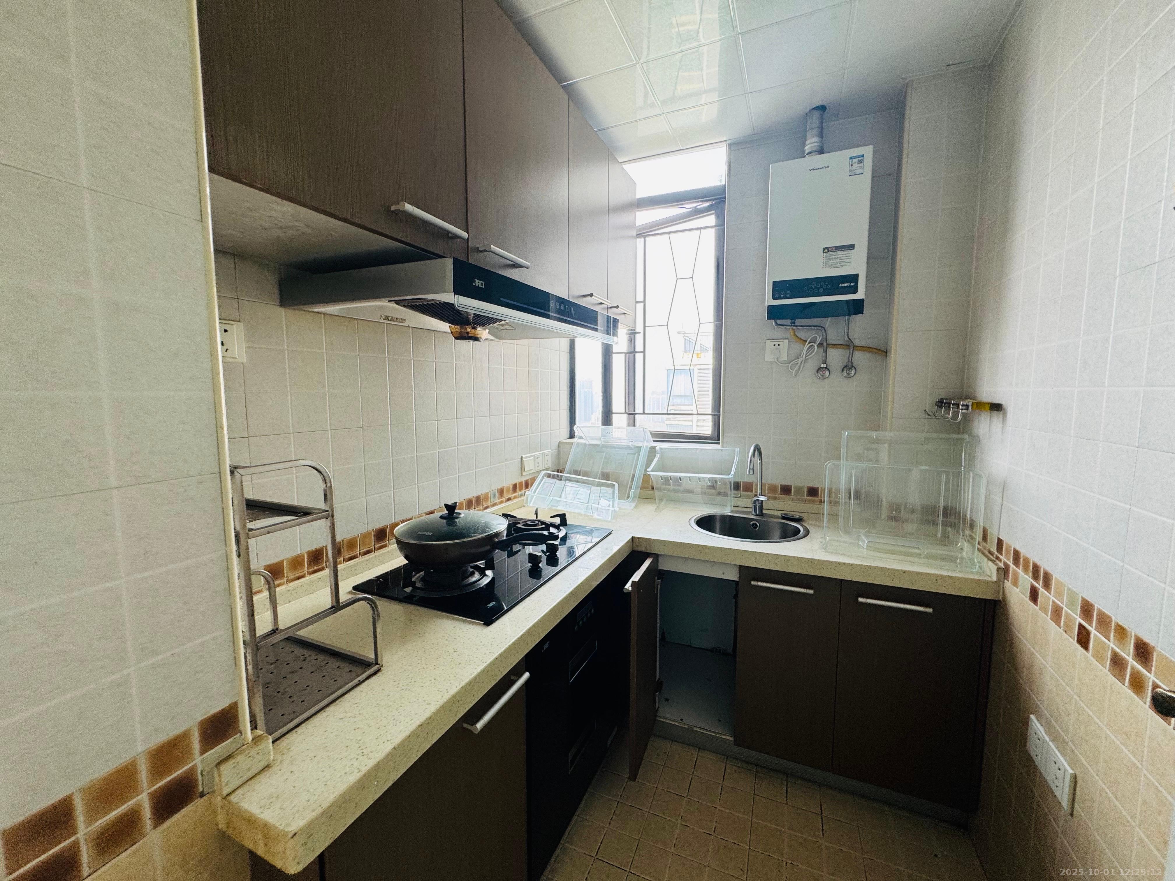 华晨御园  1室1厅1卫    1350.0元/月 华晨御园  1室1厅1卫    1350.0元/月室内图