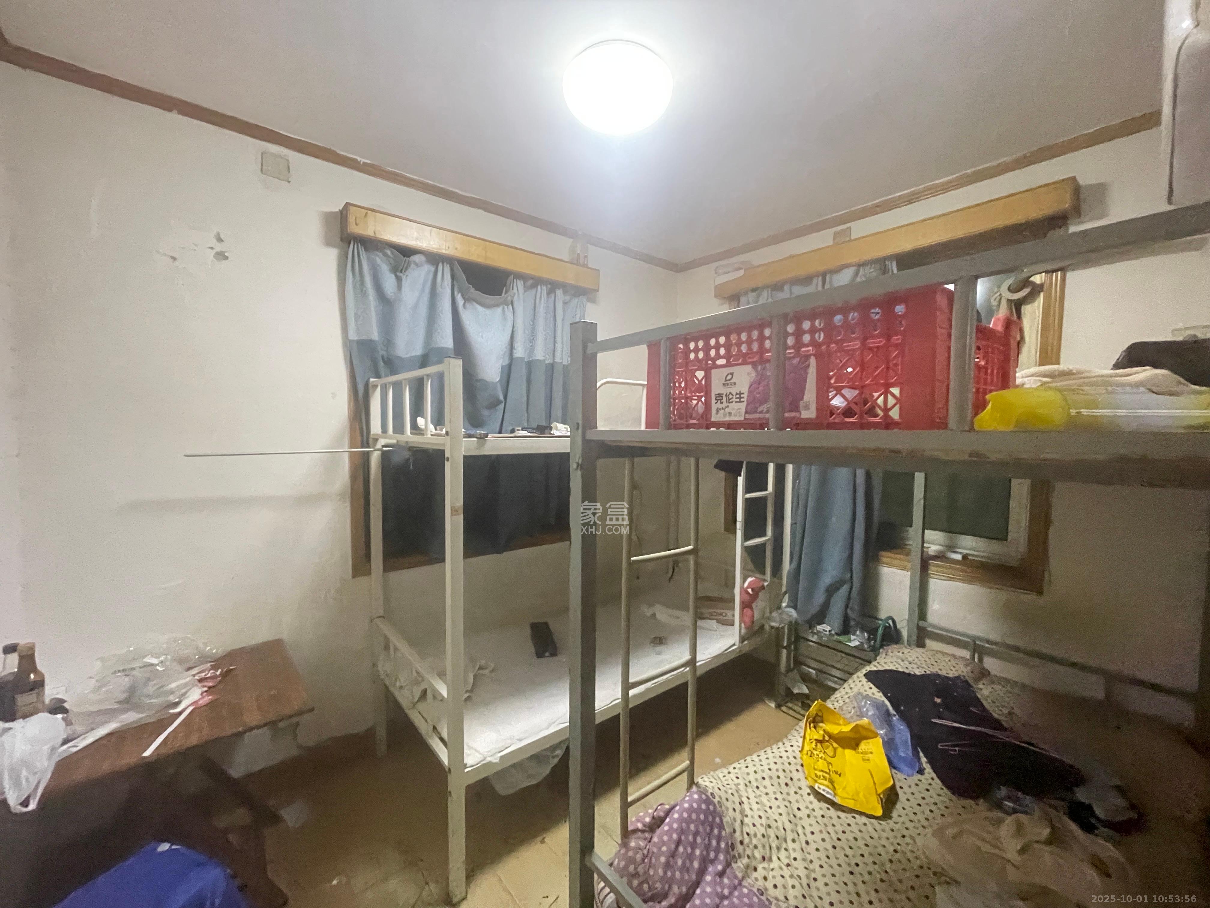 坡子街综合楼  1室0厅0卫   3300.00元/月室内图