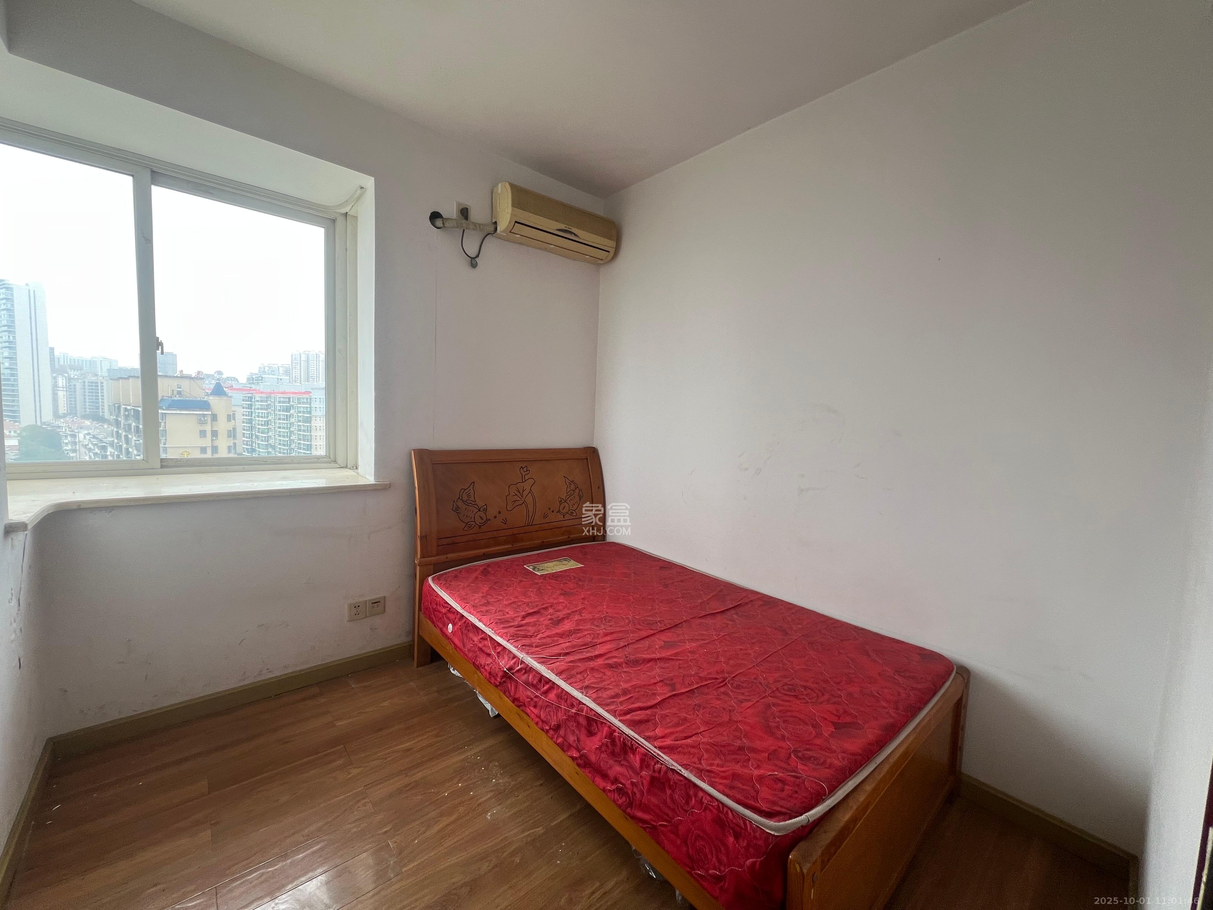 龙王港社区 3室2厅1卫 2600.0元/月 龙王港社区 3室2厅1卫 2600.0元/月室内图