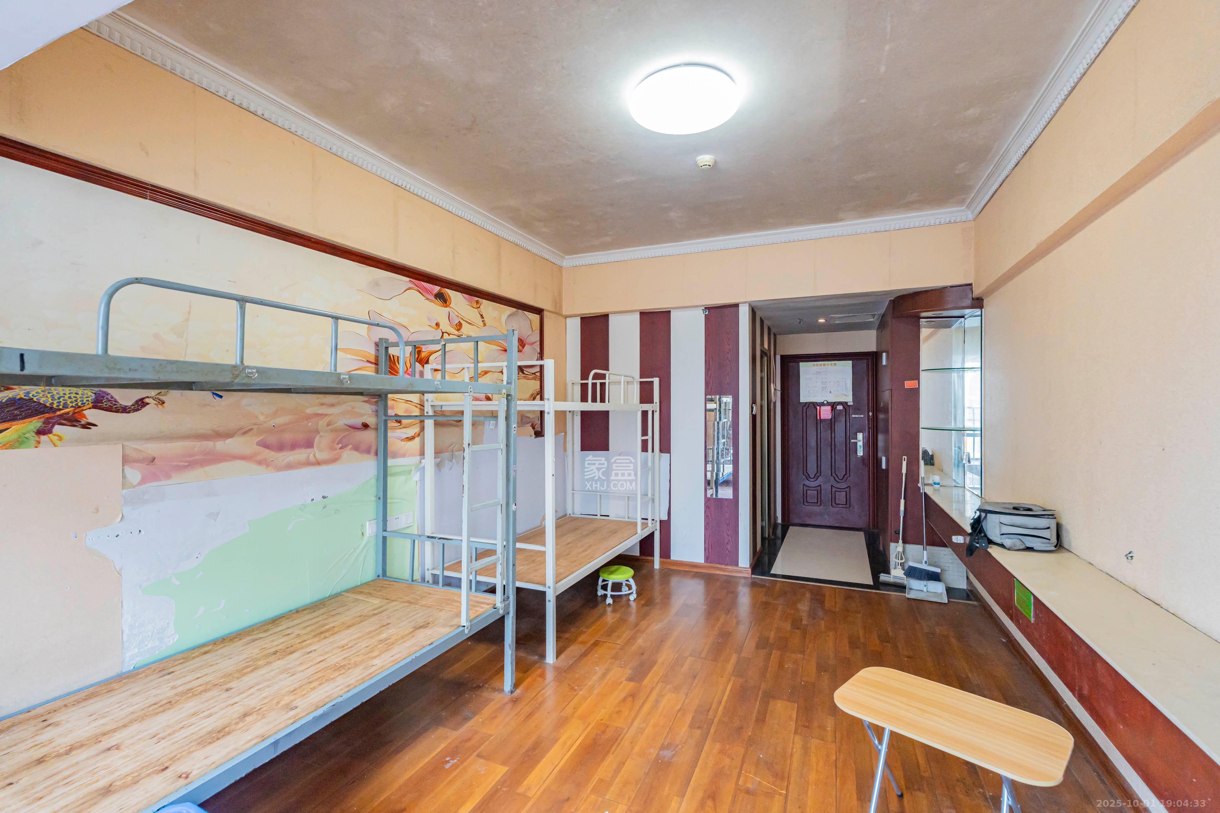 名富公寓 1室1厅1卫 20.0万 名富公寓 1室1厅1卫 20.0万卧室