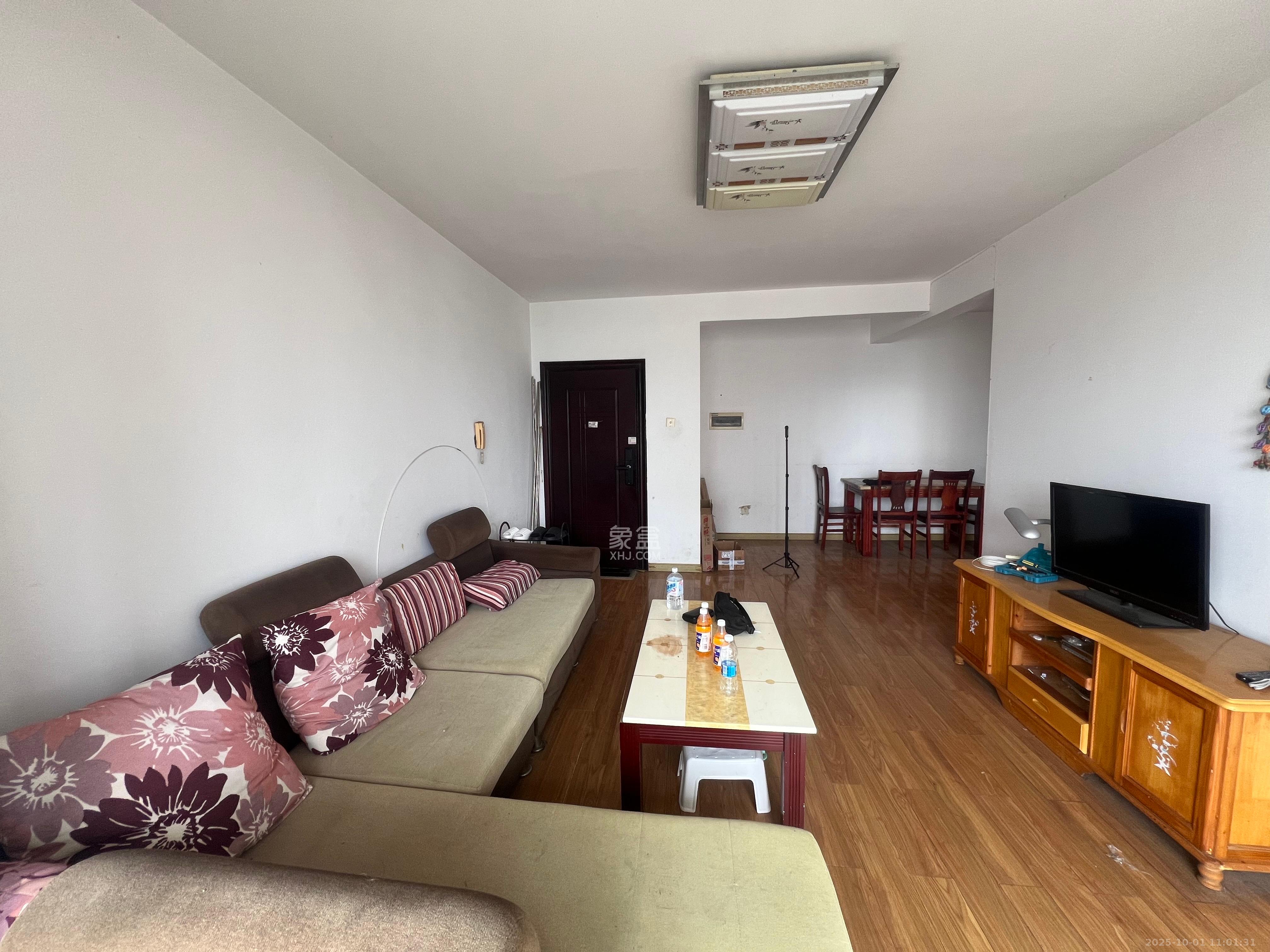 龙王港社区 3室2厅1卫 2600.0元/月 龙王港社区 3室2厅1卫 2600.0元/月室内图