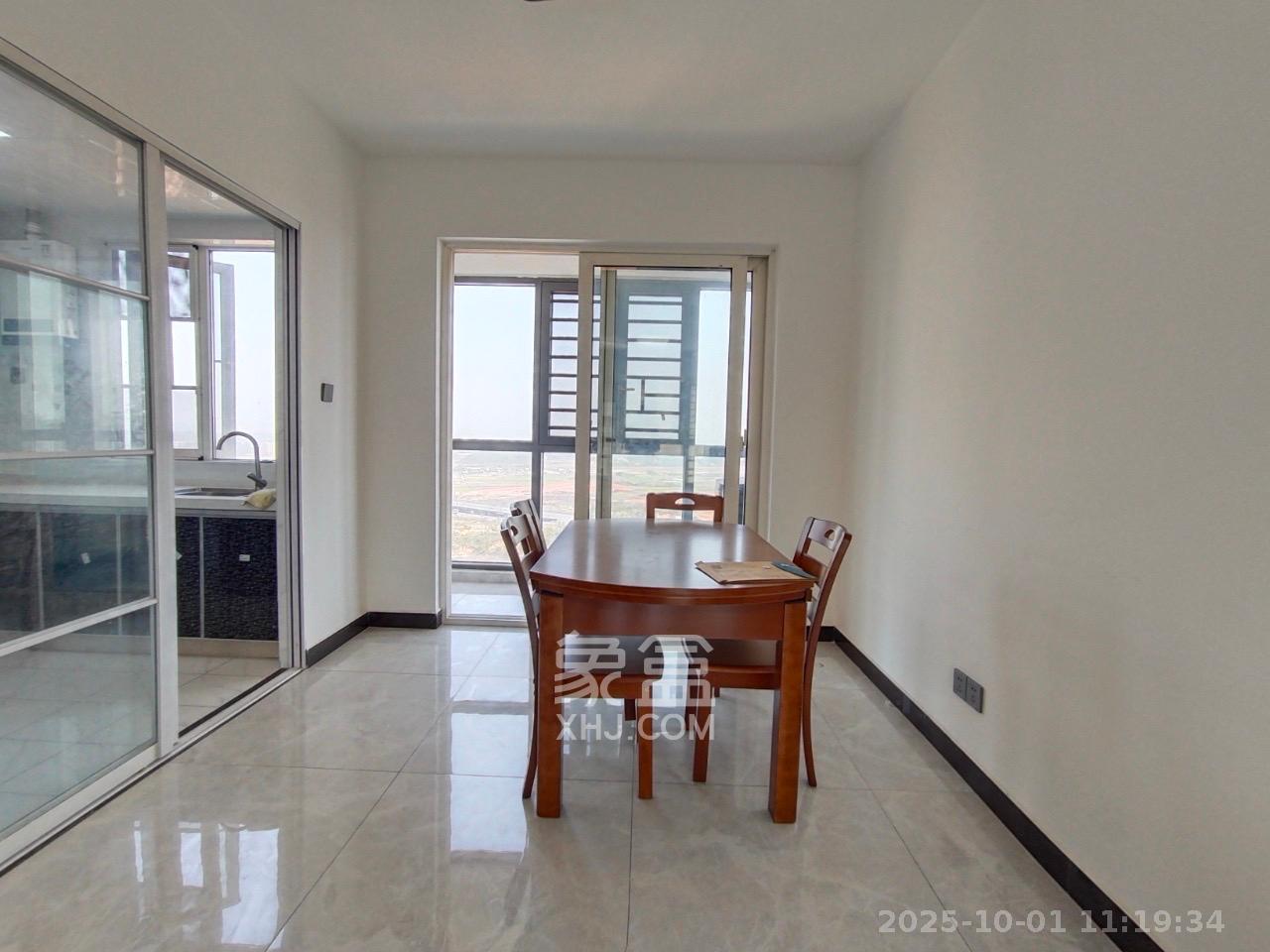 保利香槟国际  4室2厅2卫    2400.0元/月室内图