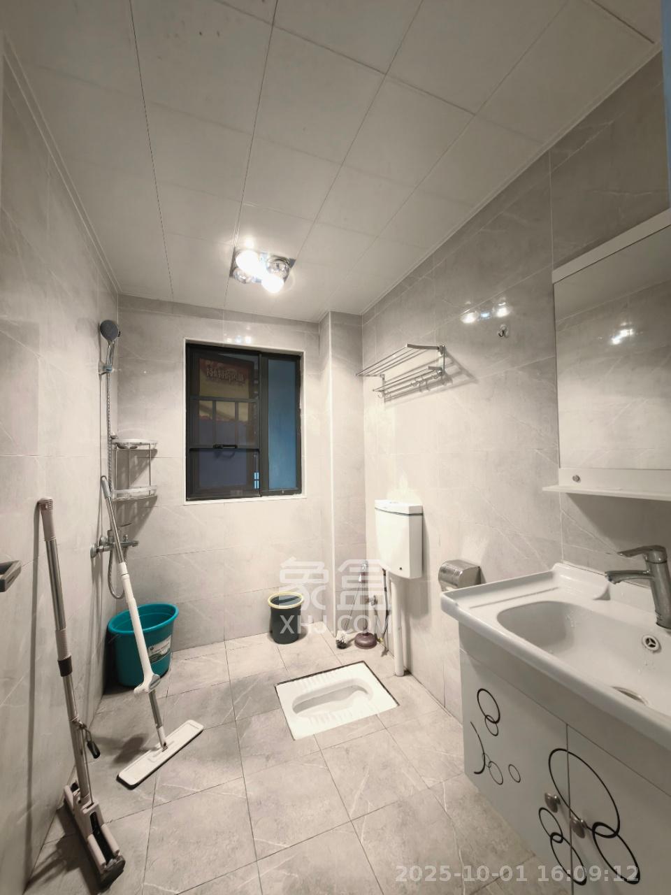 荣盛岳麓峰景 3室2厅2卫 1700.0元/月 荣盛岳麓峰景 3室2厅2卫 1700.0元/月室内图