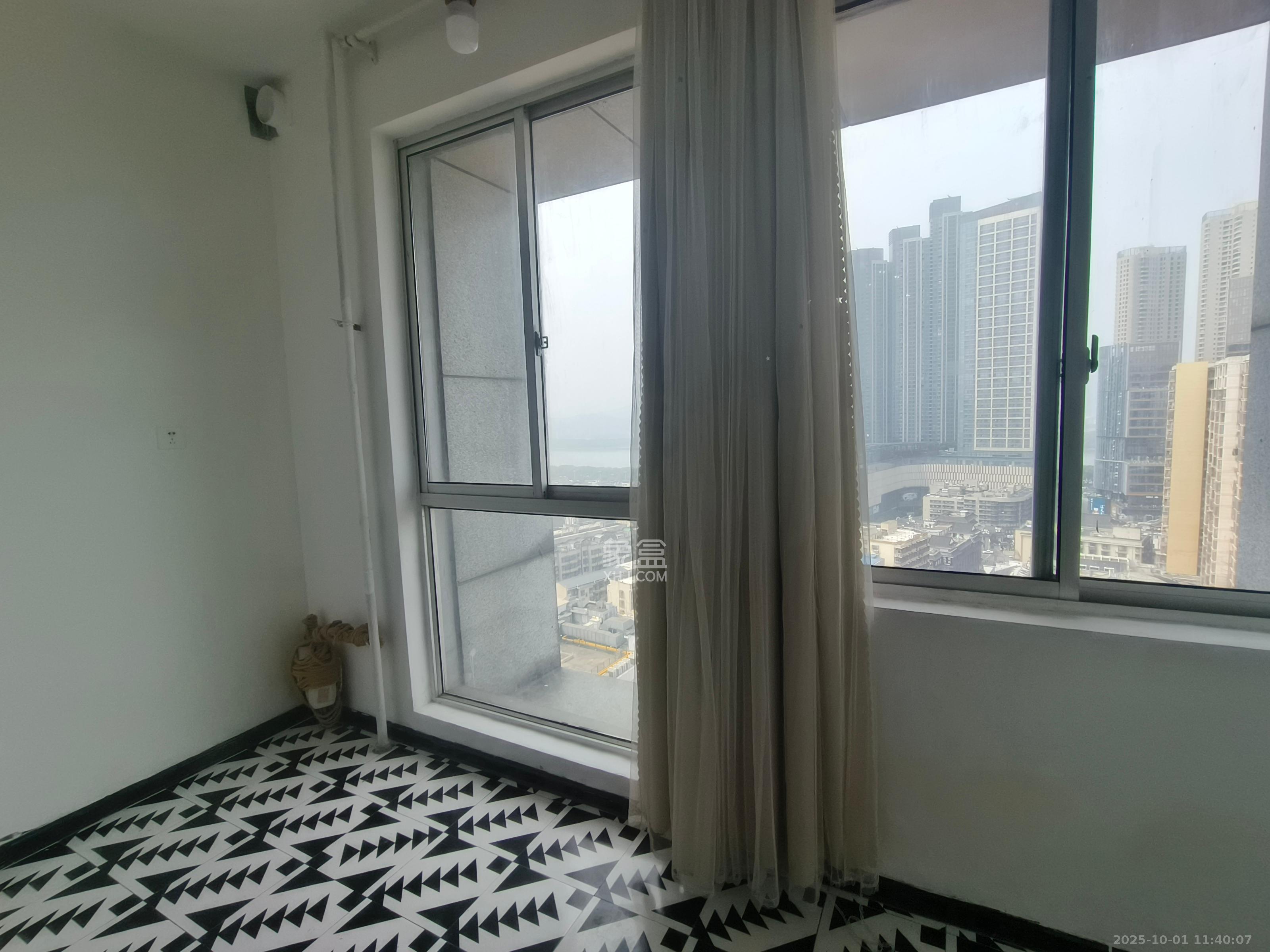 君临国际 1室1厅1卫 3000.0元/月 君临国际 1室1厅1卫 3000.0元/月室内图