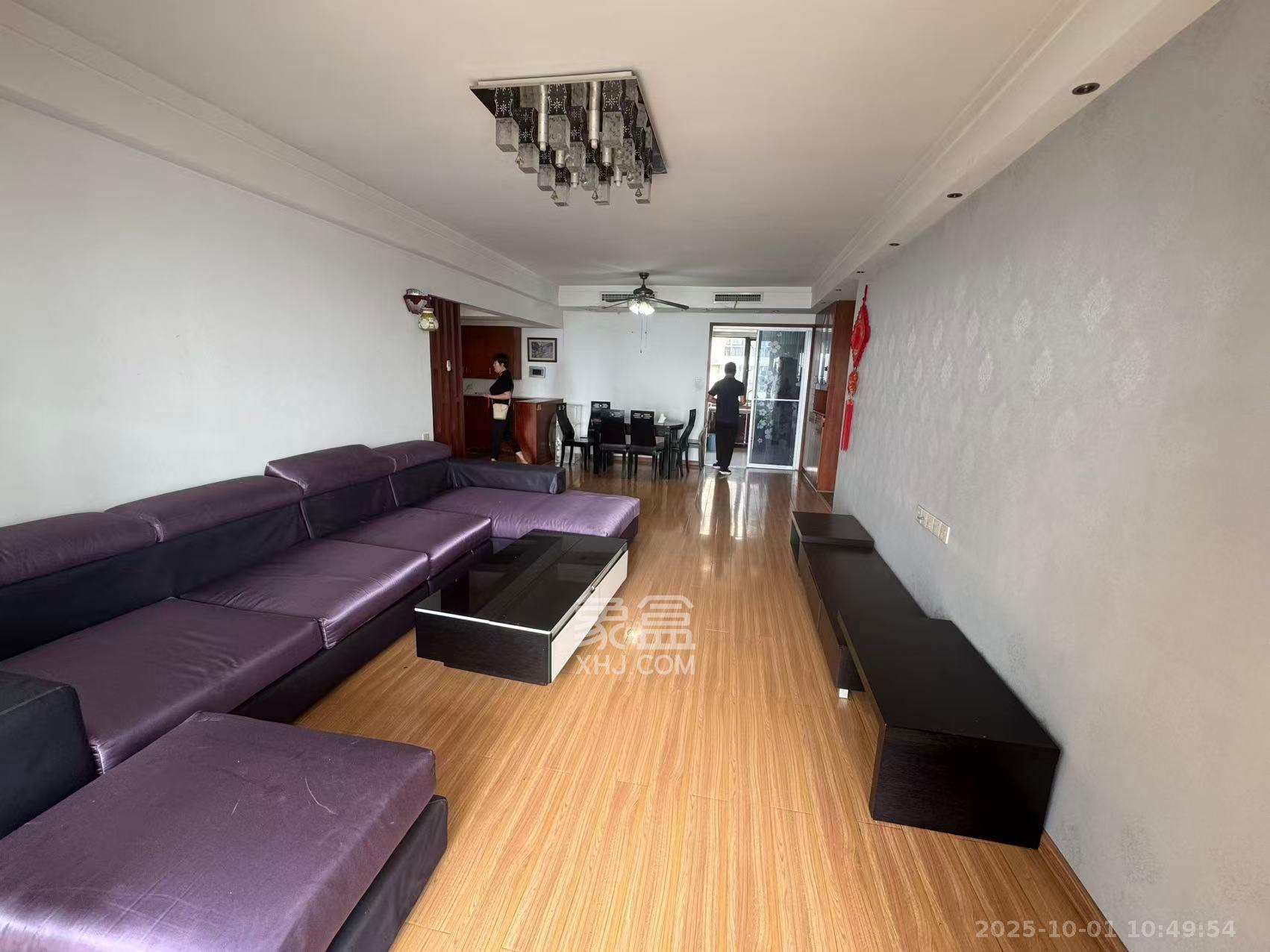 上东辛顿公寓 4室2厅2卫 3000.0元/月 上东辛顿公寓 4室2厅2卫 3000.0元/月室内图