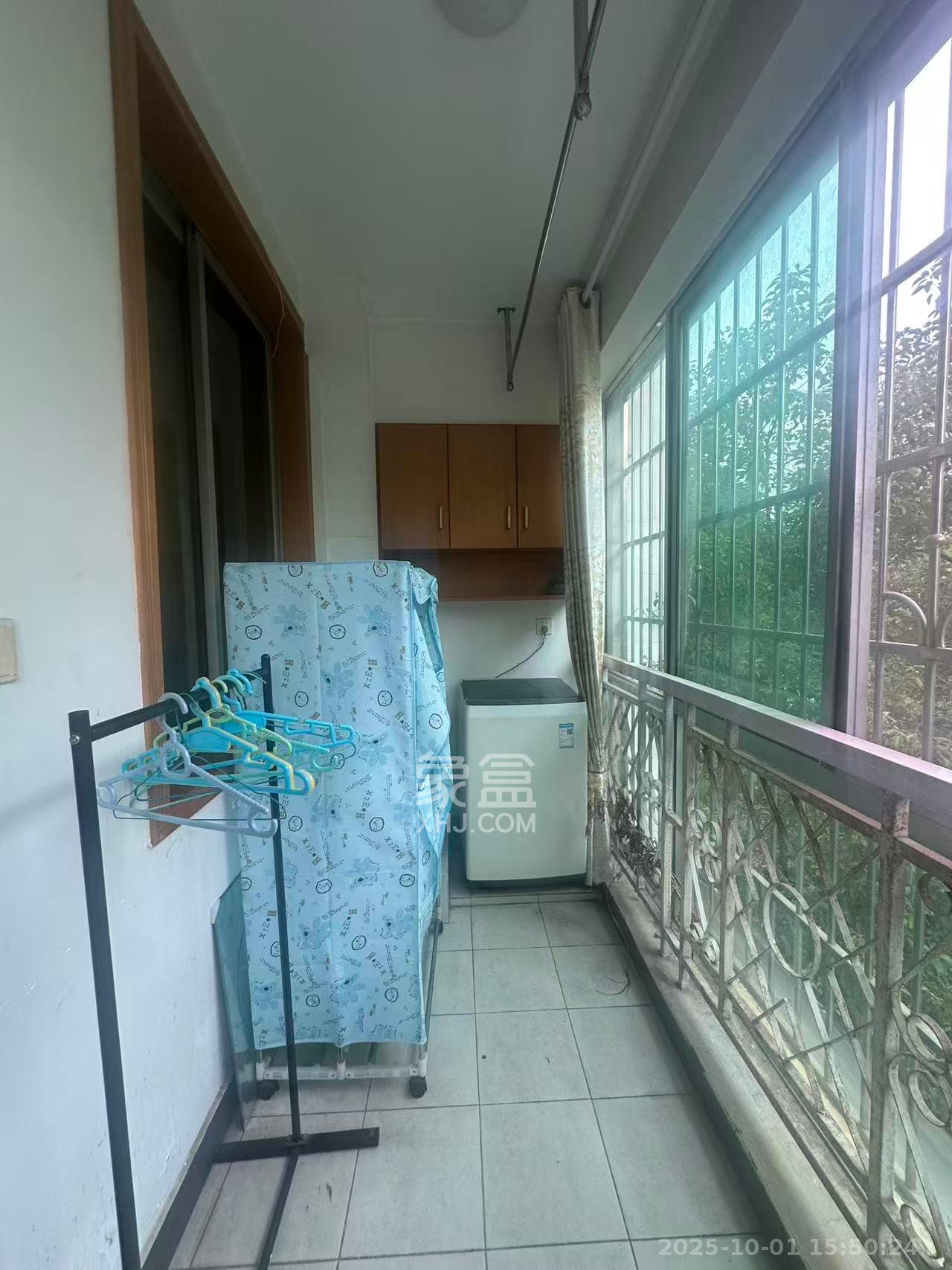 中南汽车世界  2室2厅1卫   1300.00元/月室内图