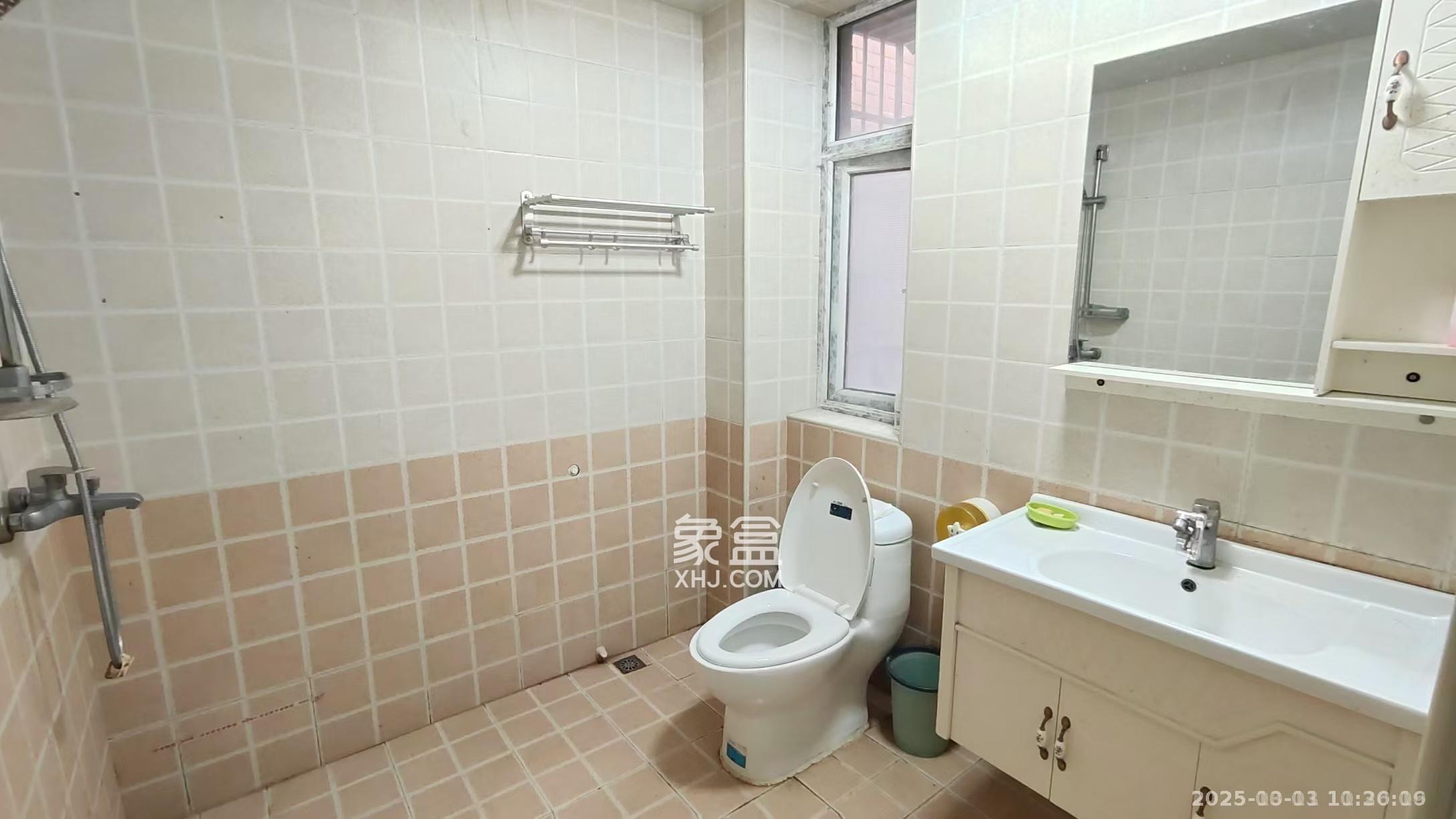 山水湾  3室2厅2卫    1450.0元/月室内图