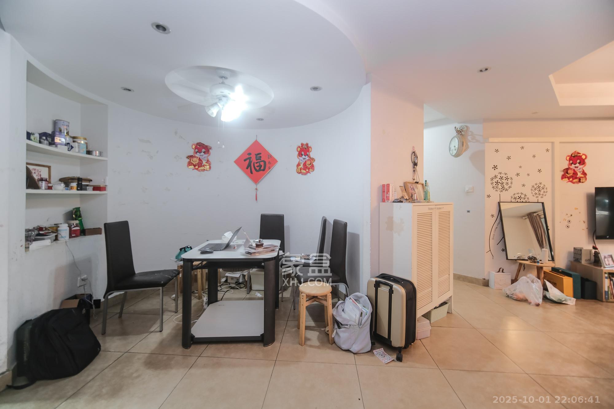 郡原居里 3室2厅2卫 75.0万 郡原居里 3室2厅2卫 75.0万客厅