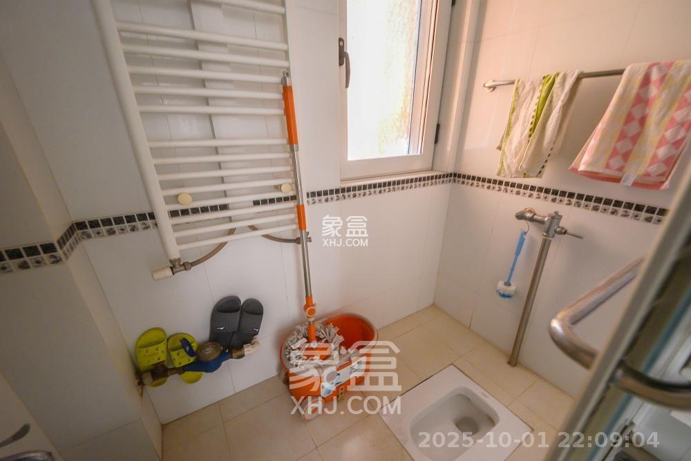 鸿铭中心  4室2厅2卫   3400.00元/月室内图