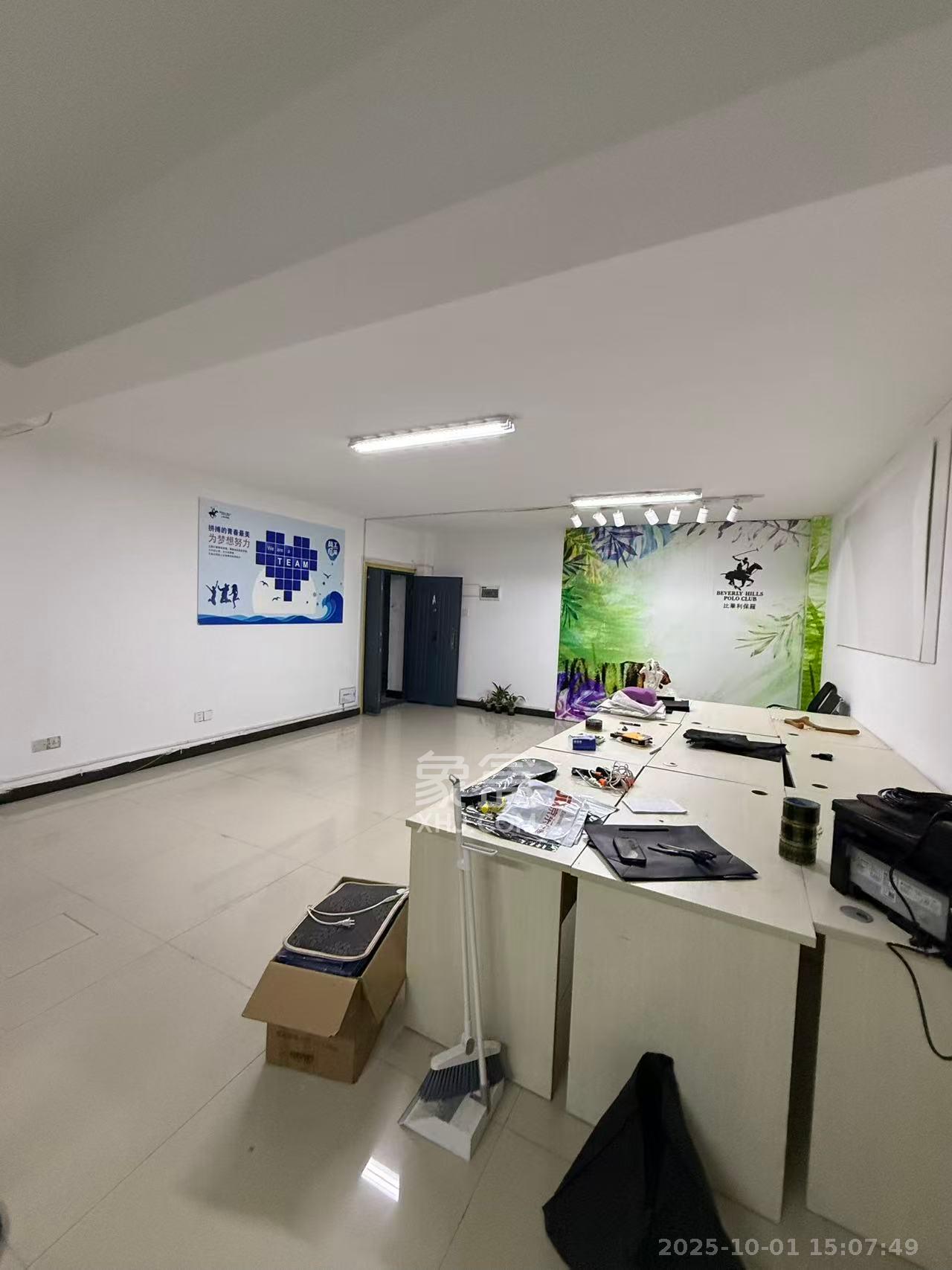 芙蓉蓉苑  3室1厅1卫    2600.0元/月室内图