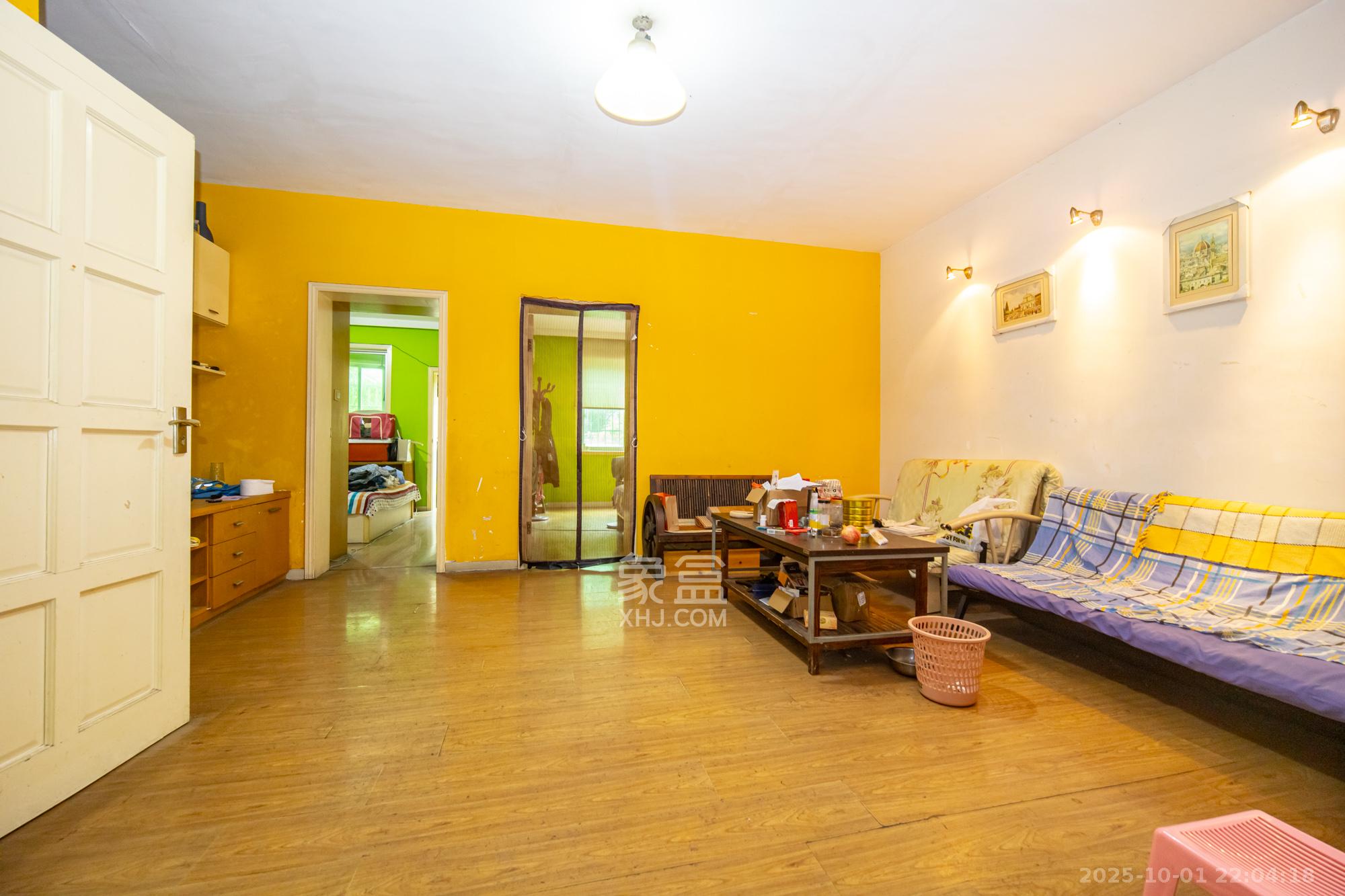 中南汽车世界  2室2厅1卫    33.6万客厅