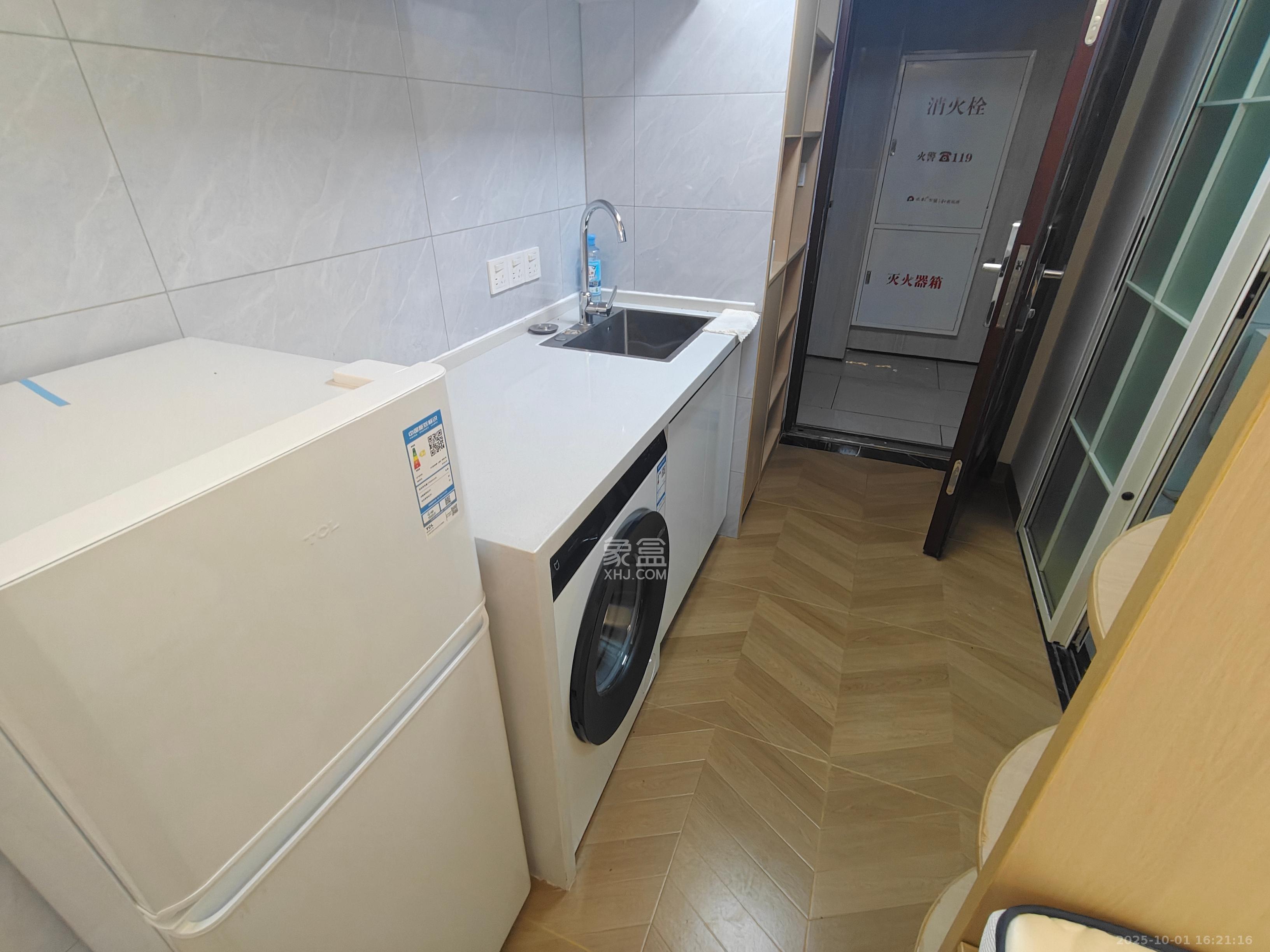 保利天禧EF区  1室1厅1卫    1700.0元/月室内图