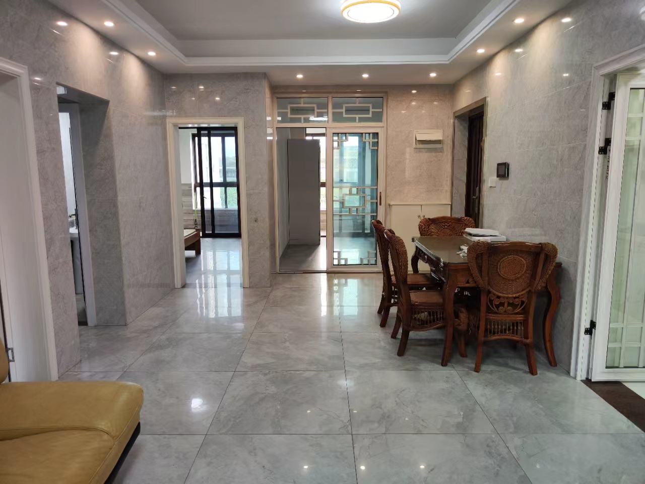 滨海新天地 3室2厅1卫 2500.0元/月 滨海新天地 3室2厅1卫 2500.0元/月室内图