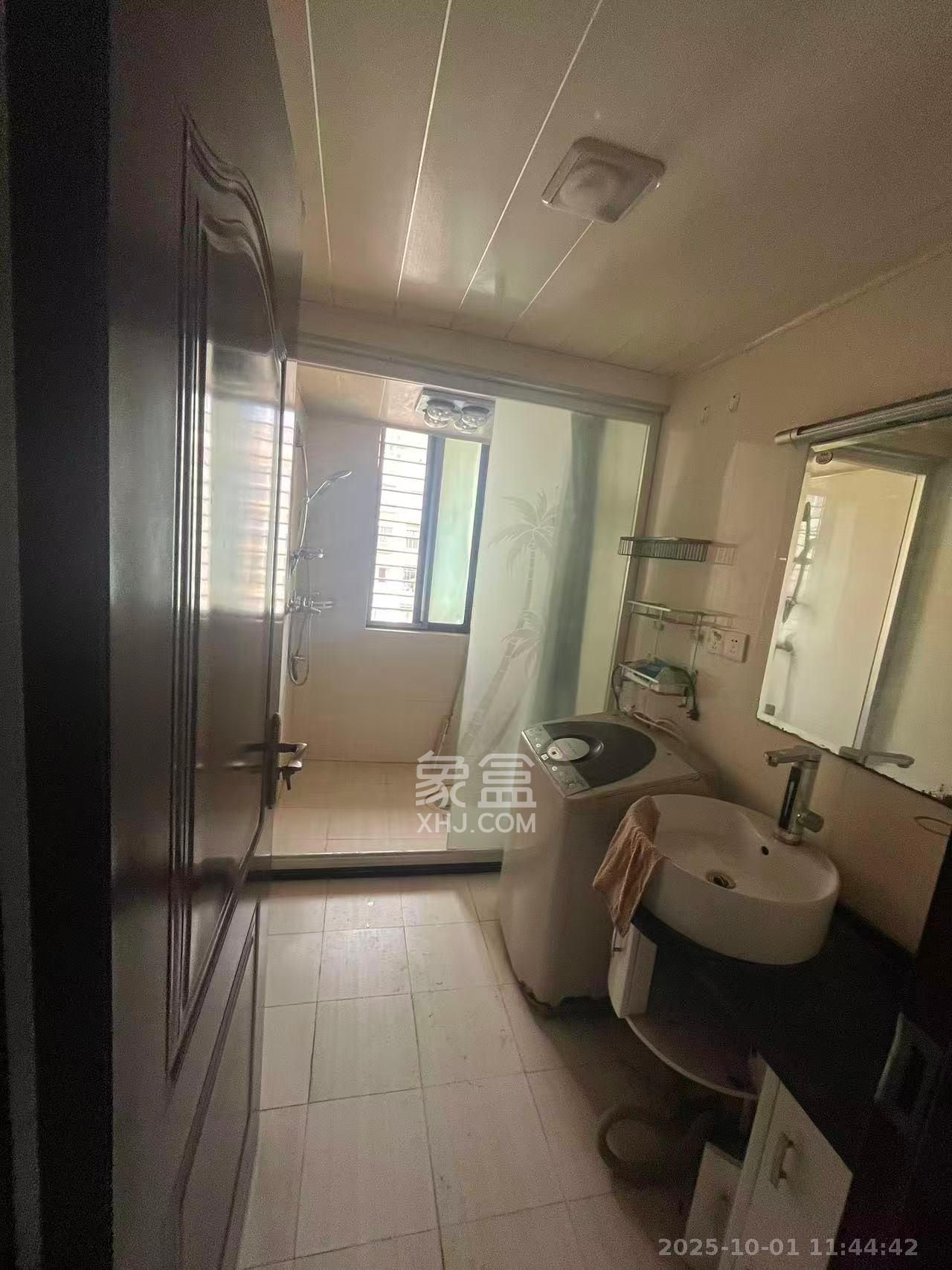 满庭芳小区 3室2厅2卫 2300.0元/月 满庭芳小区 3室2厅2卫 2300.0元/月室内图