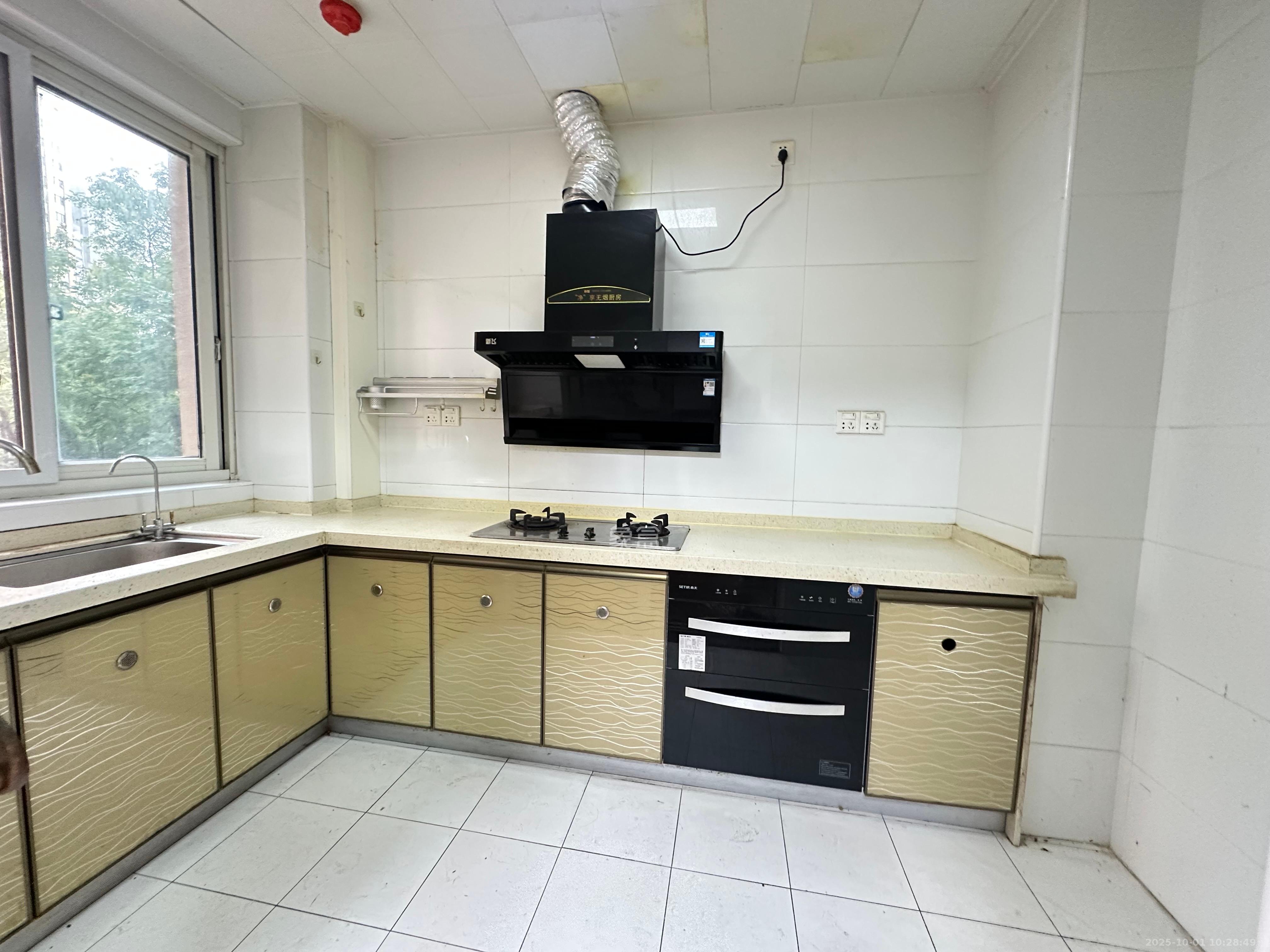 北辰三角洲E6区 4室2厅1卫 5200.0元/月 北辰三角洲E6区 4室2厅1卫 5200.0元/月室内图