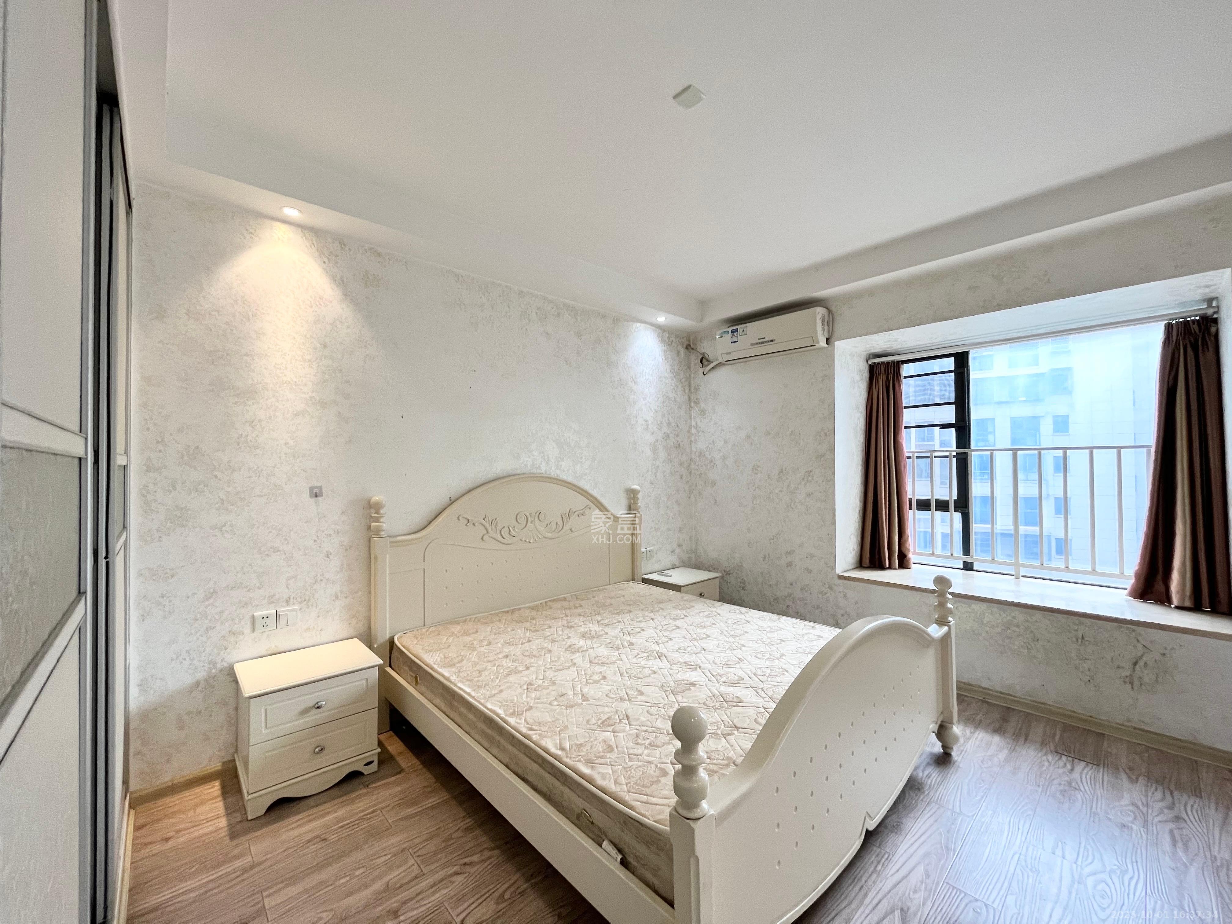 保利麓谷林语A区  3室2厅1卫    2200.0元/月室内图