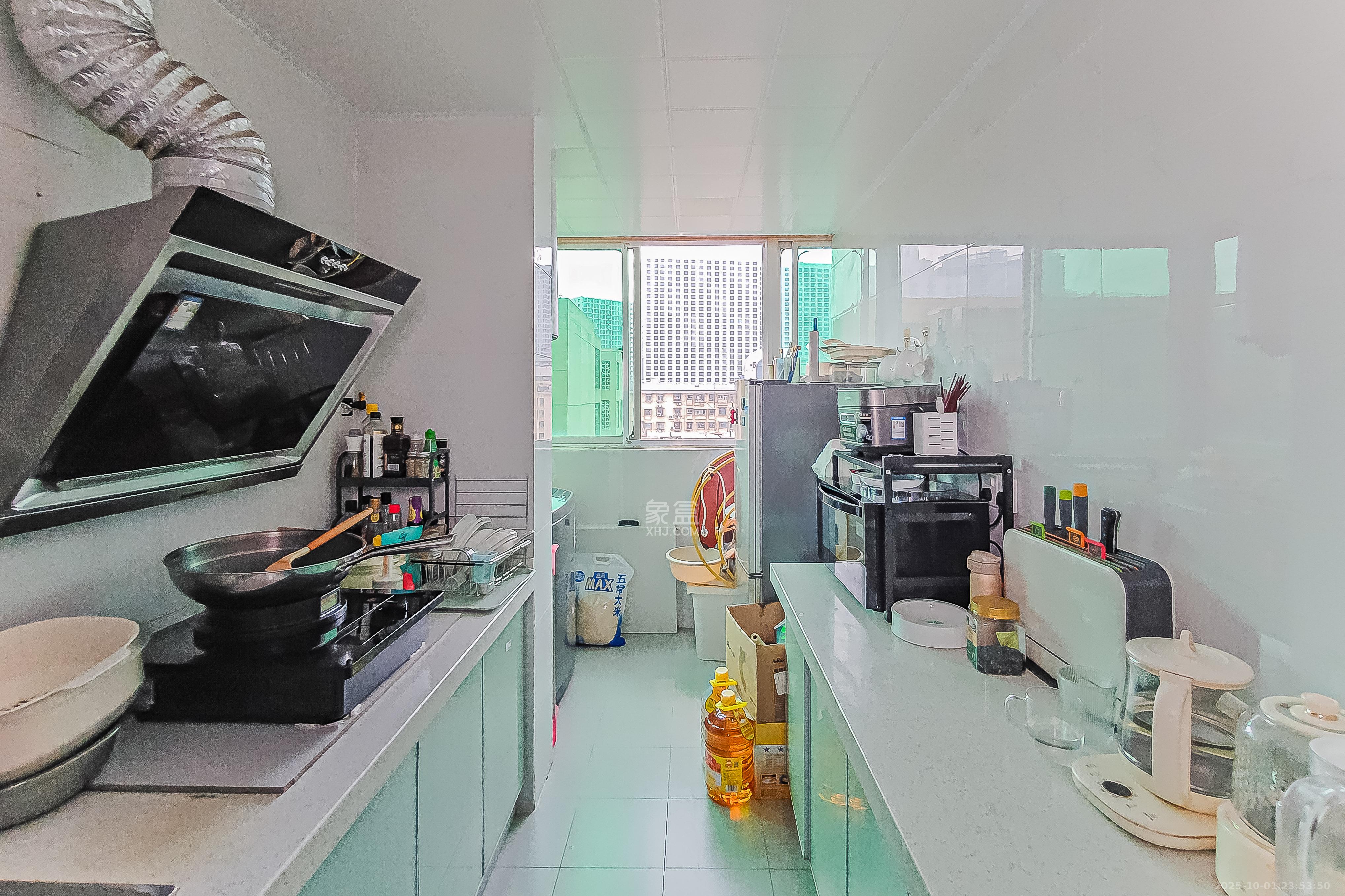 鸿信大厦  4室2厅2卫    208.0万厨房