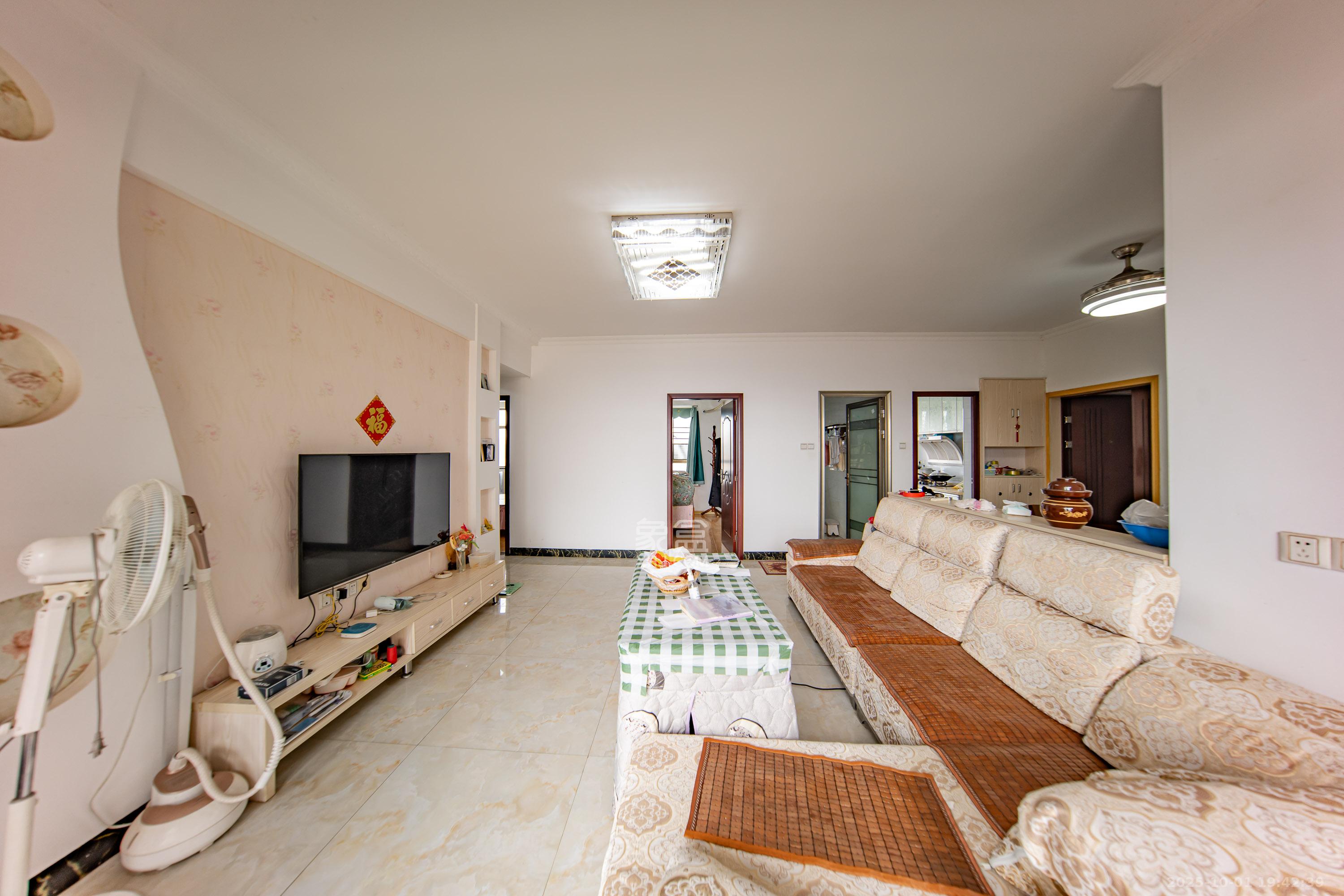 江山帝景雅典 3室2厅2卫 108.0万 江山帝景雅典 3室2厅2卫 108.0万客厅