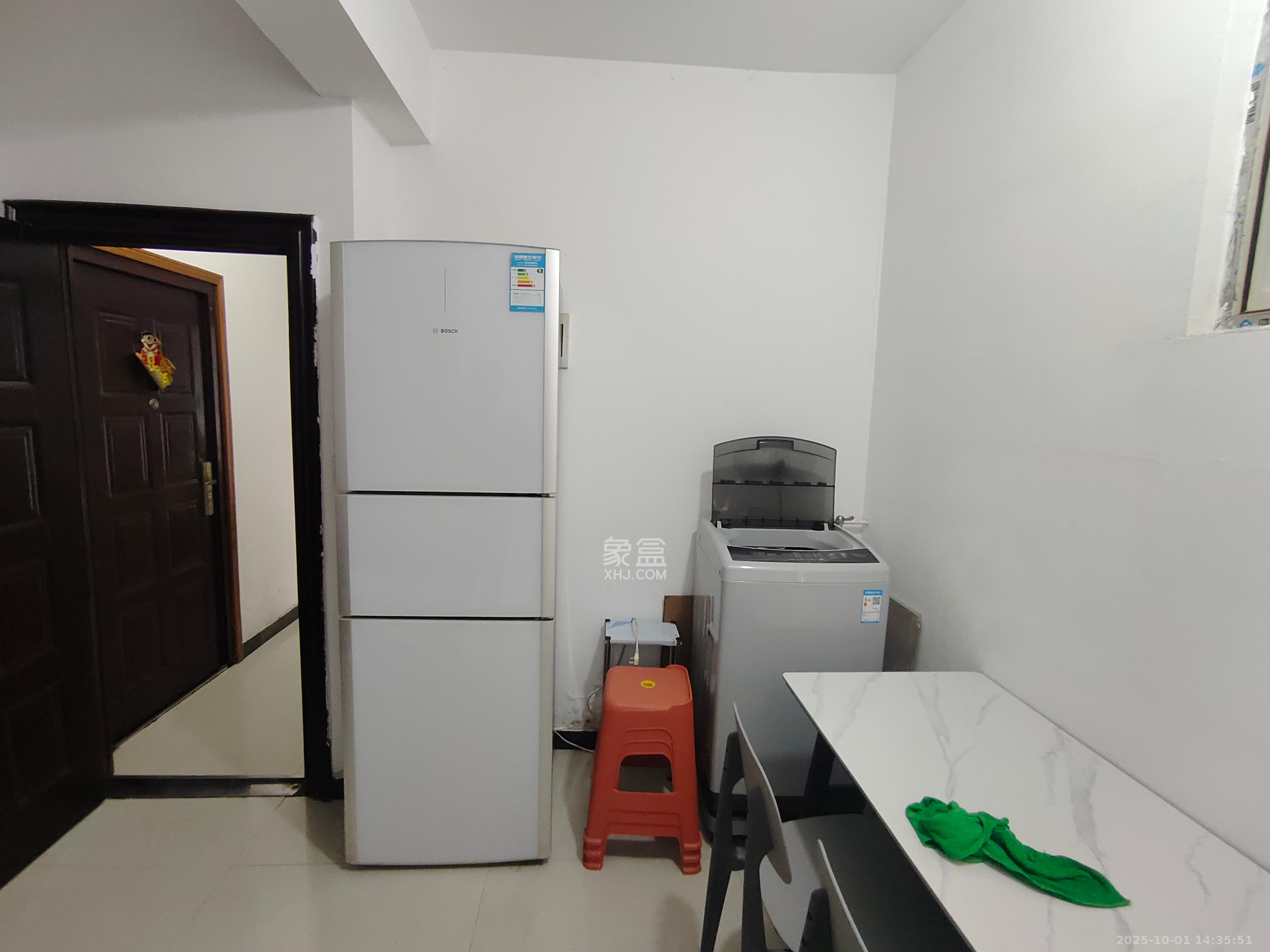 靳江小区  2室1厅1卫    1300.0元/月室内图