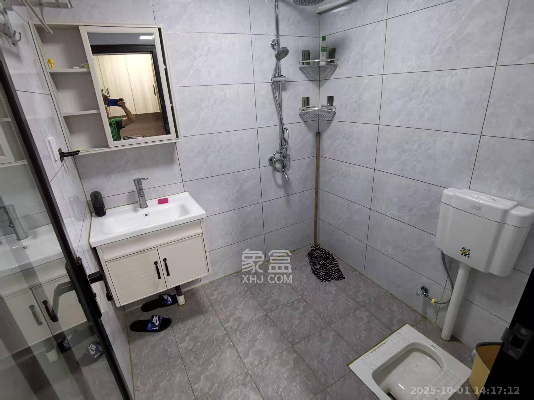 东怡外国(南湖一号) 2室2厅1卫 3200.0元/月 东怡外国(南湖一号) 2室2厅1卫 3200.0元/月室内图