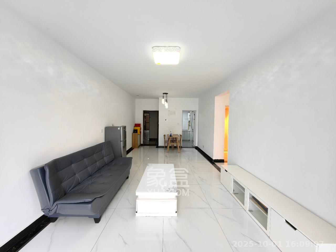 荣盛岳麓峰景 3室2厅2卫 1700.0元/月 荣盛岳麓峰景 3室2厅2卫 1700.0元/月室内图