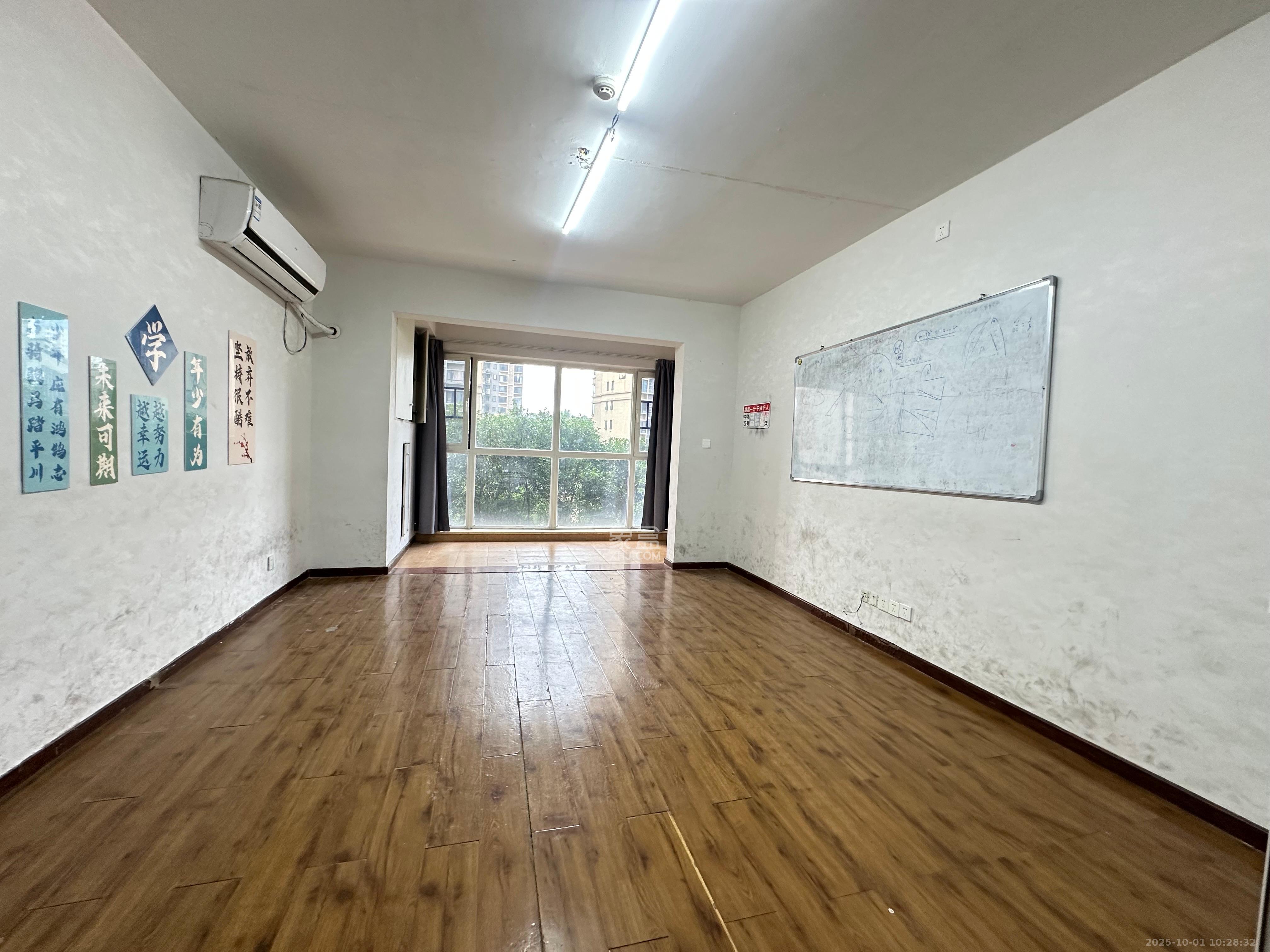 北辰三角洲E6区 4室2厅1卫 5200.0元/月 北辰三角洲E6区 4室2厅1卫 5200.0元/月室内图