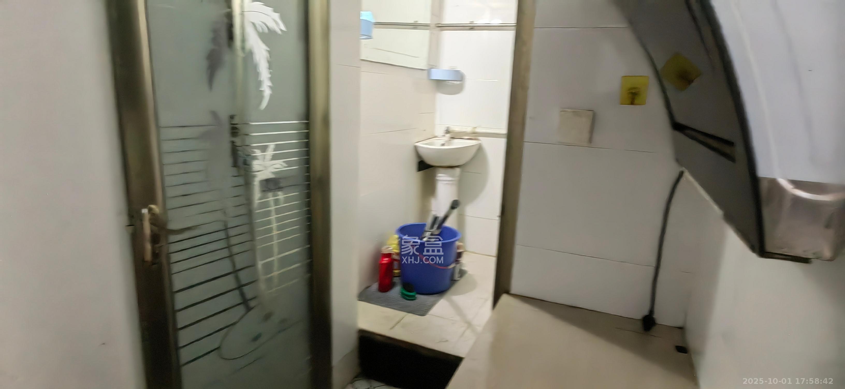 新世纪家园 1室1厅1卫 960.0元/月 新世纪家园 1室1厅1卫 960.0元/月室内图