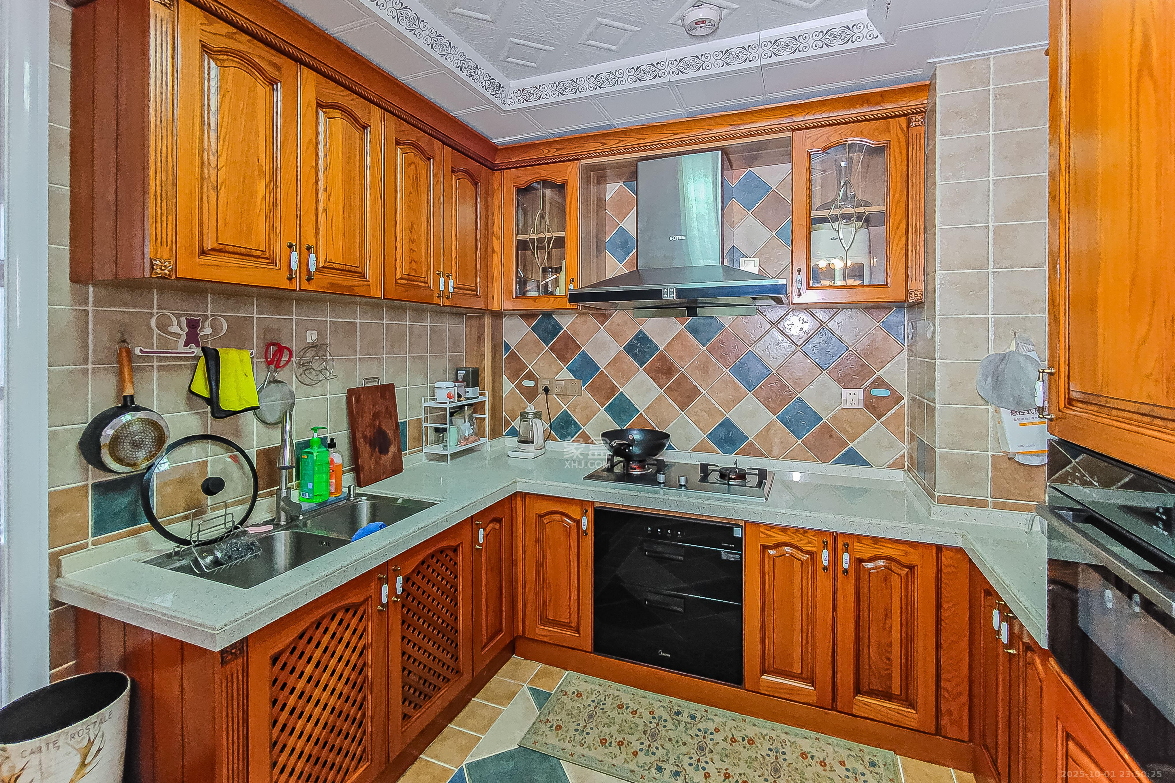 荣悦台 3室2厅2卫 235.0万 荣悦台 3室2厅2卫 235.0万厨房