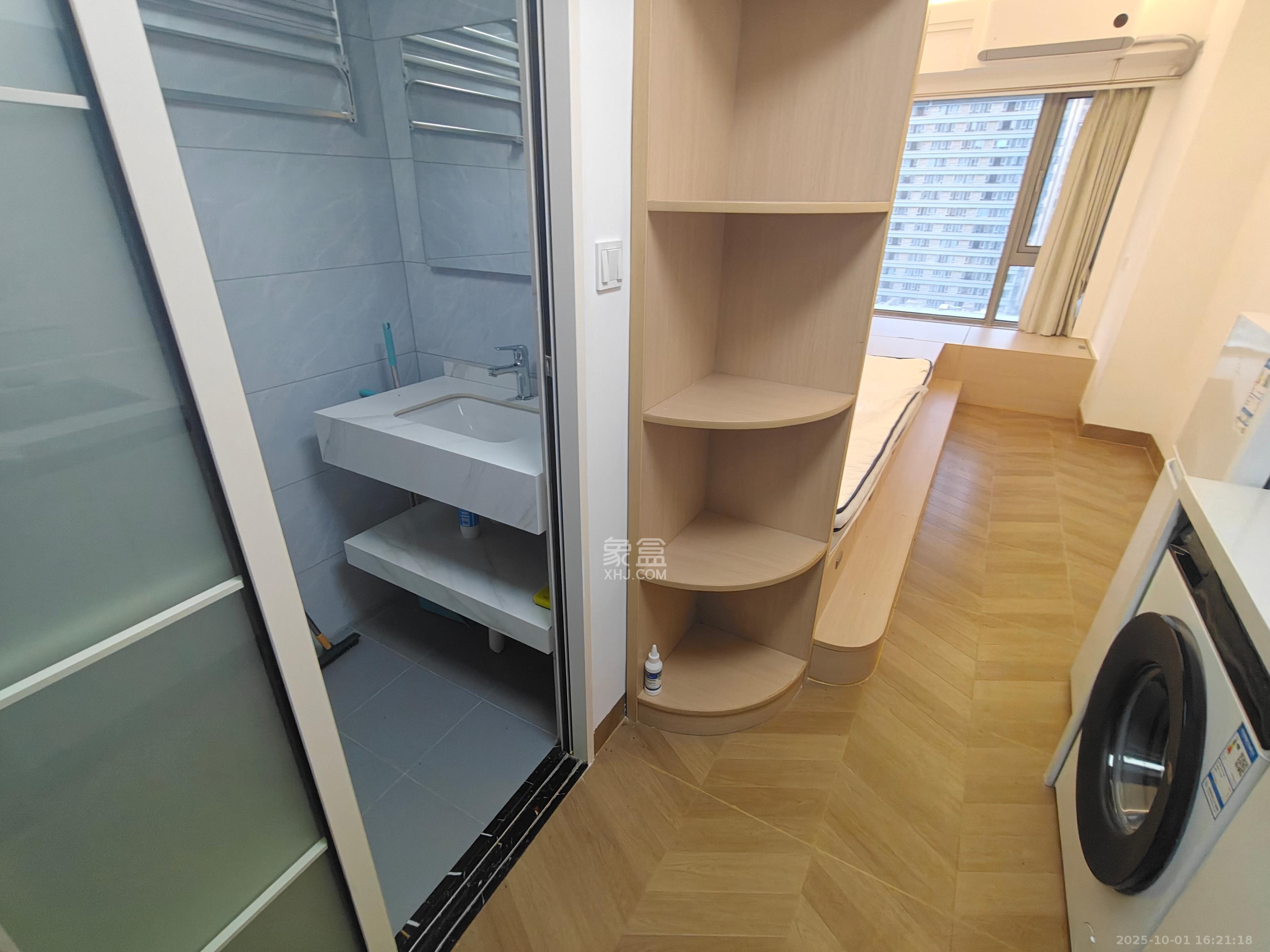 保利天禧EF区  1室1厅1卫    1700.0元/月室内图