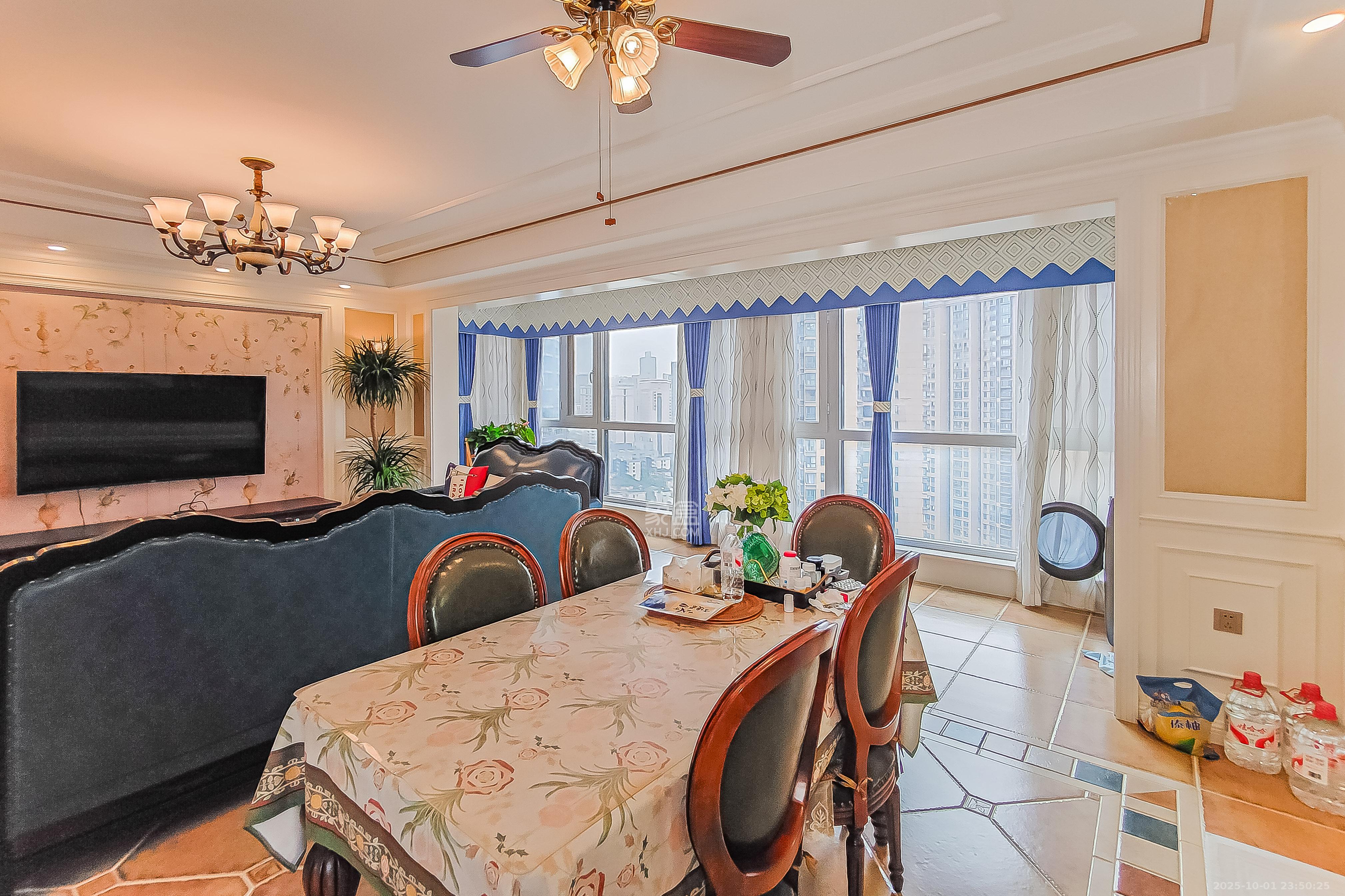 荣悦台 3室2厅2卫 235.0万 荣悦台 3室2厅2卫 235.0万客厅