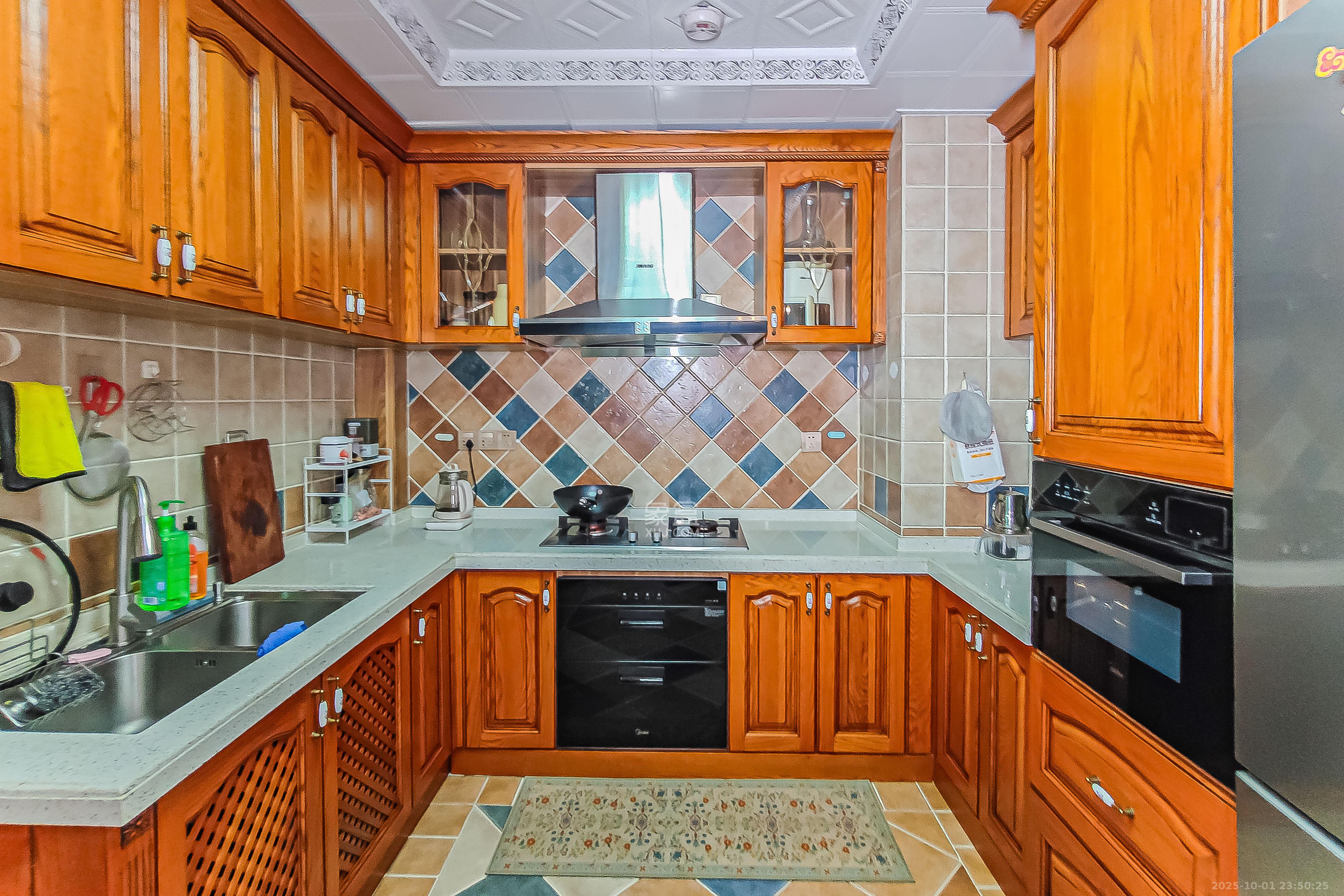 荣悦台 3室2厅2卫 235.0万 荣悦台 3室2厅2卫 235.0万厨房