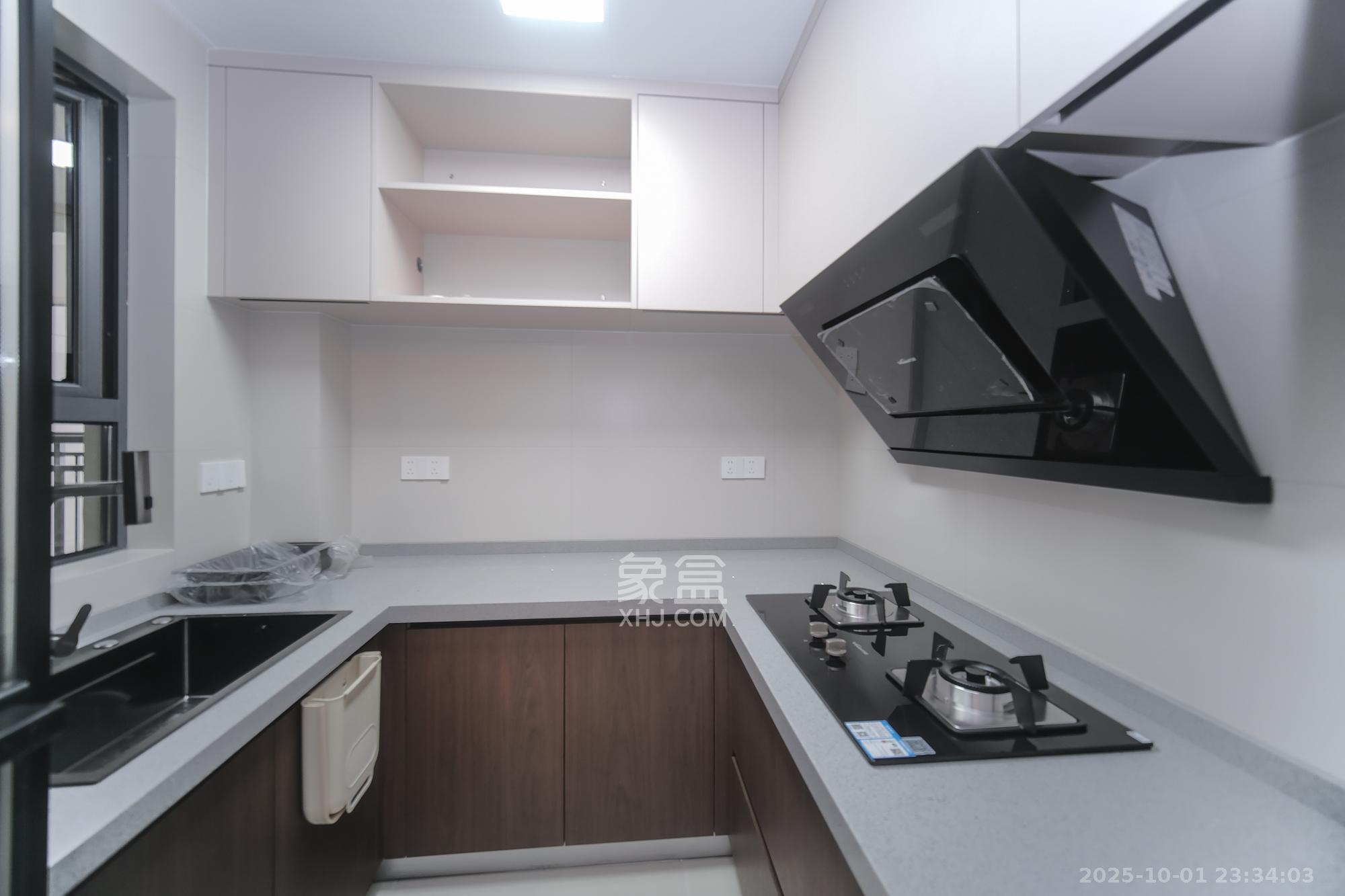 荣盛城  3室2厅2卫    97.0万 荣盛城  3室2厅2卫    97.0万厨房