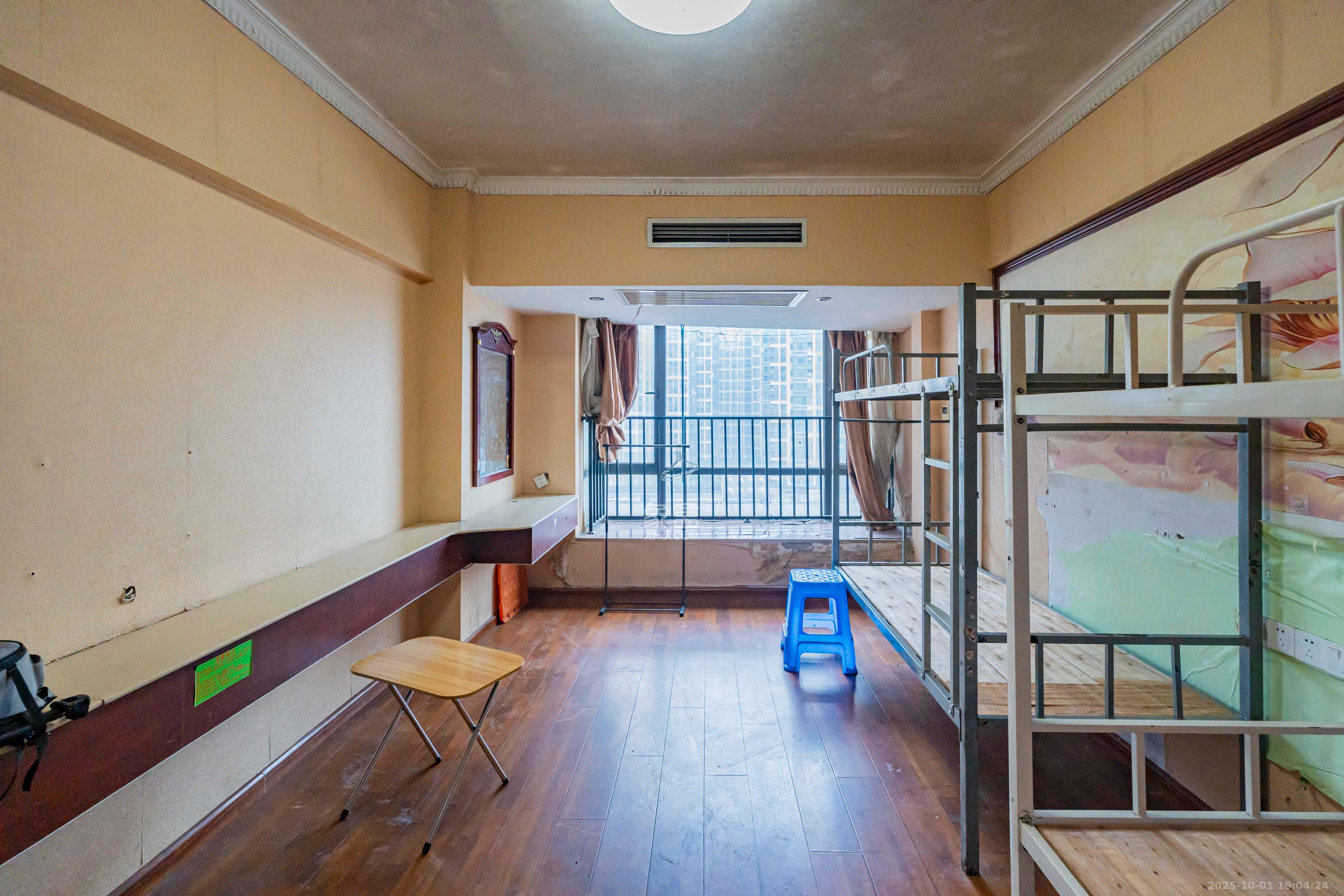 名富公寓 1室1厅1卫 20.0万 名富公寓 1室1厅1卫 20.0万卧室