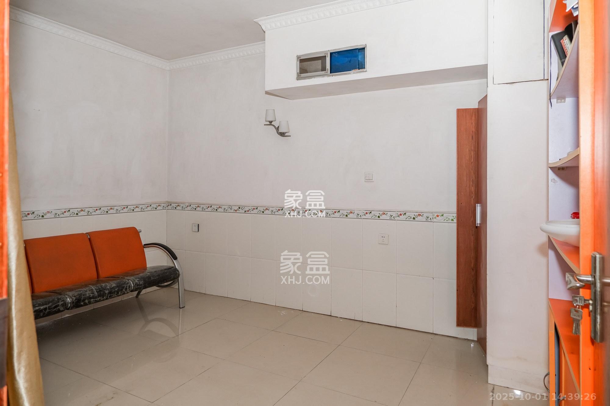 三一街区  5室2厅2卫    2200.0元/月室内图