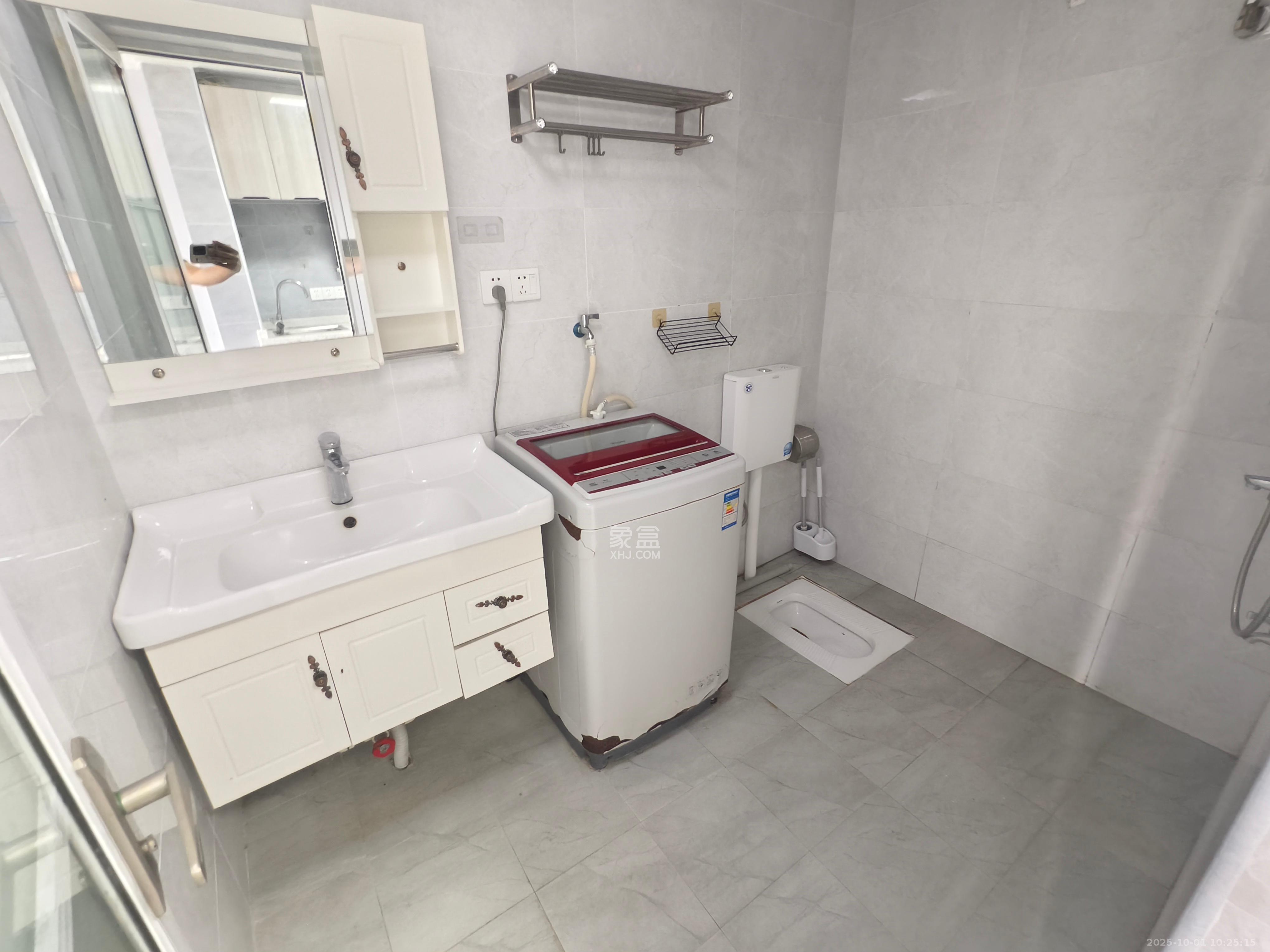 新世界广场 1室1厅1卫 1500.0元/月 新世界广场 1室1厅1卫 1500.0元/月室内图