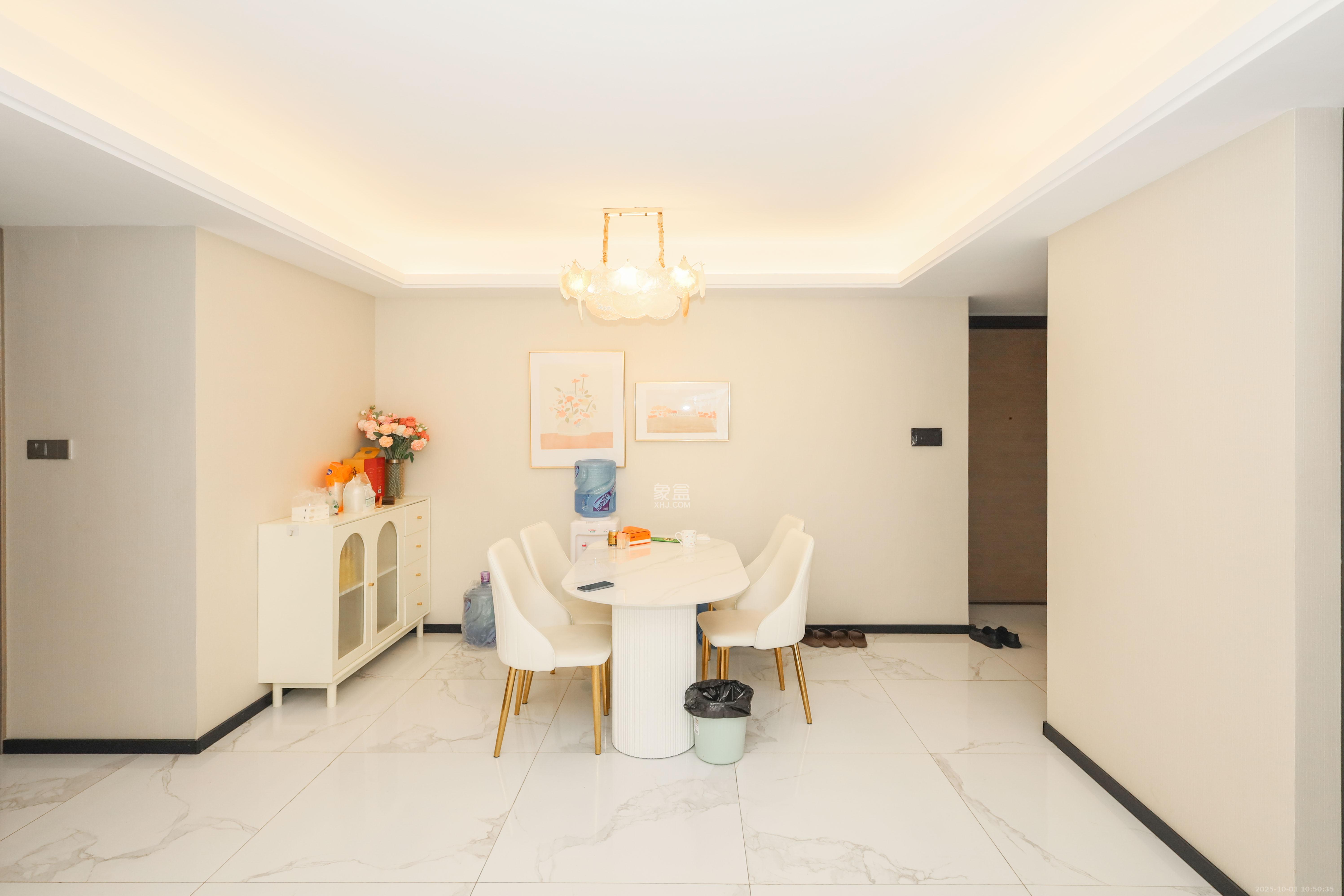 中海阅溪府 3室2厅1卫 169.88万 中海阅溪府 3室2厅1卫 169.88万客厅